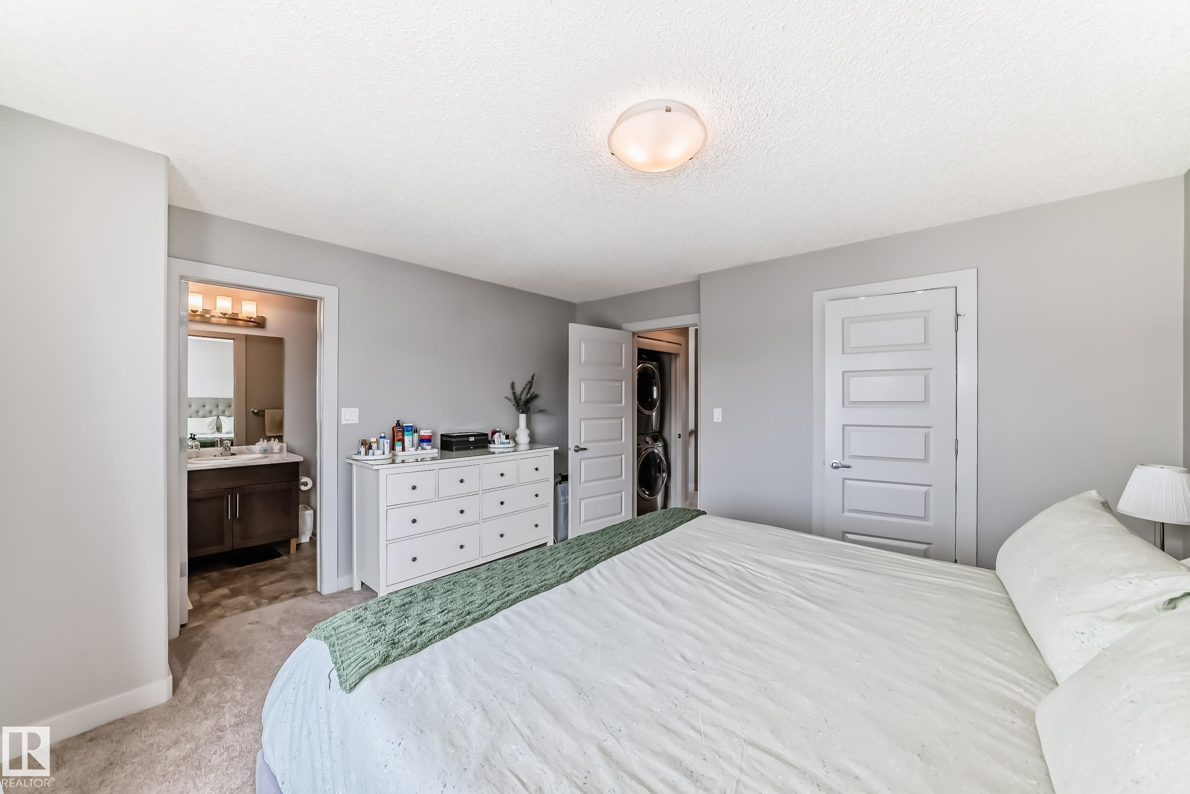 https://zimg.paragon.ice.com/ParagonImages/Property/PM/RAE/225400459/20/0/0/88cc7424e282a38a6bf6ea39c0aac079/1/39d74775413a5891b4a5e8c4a995cf84/225400459-3c1ce32d-7b4b-4d17-9fb7-a59ae27e599e.JPG