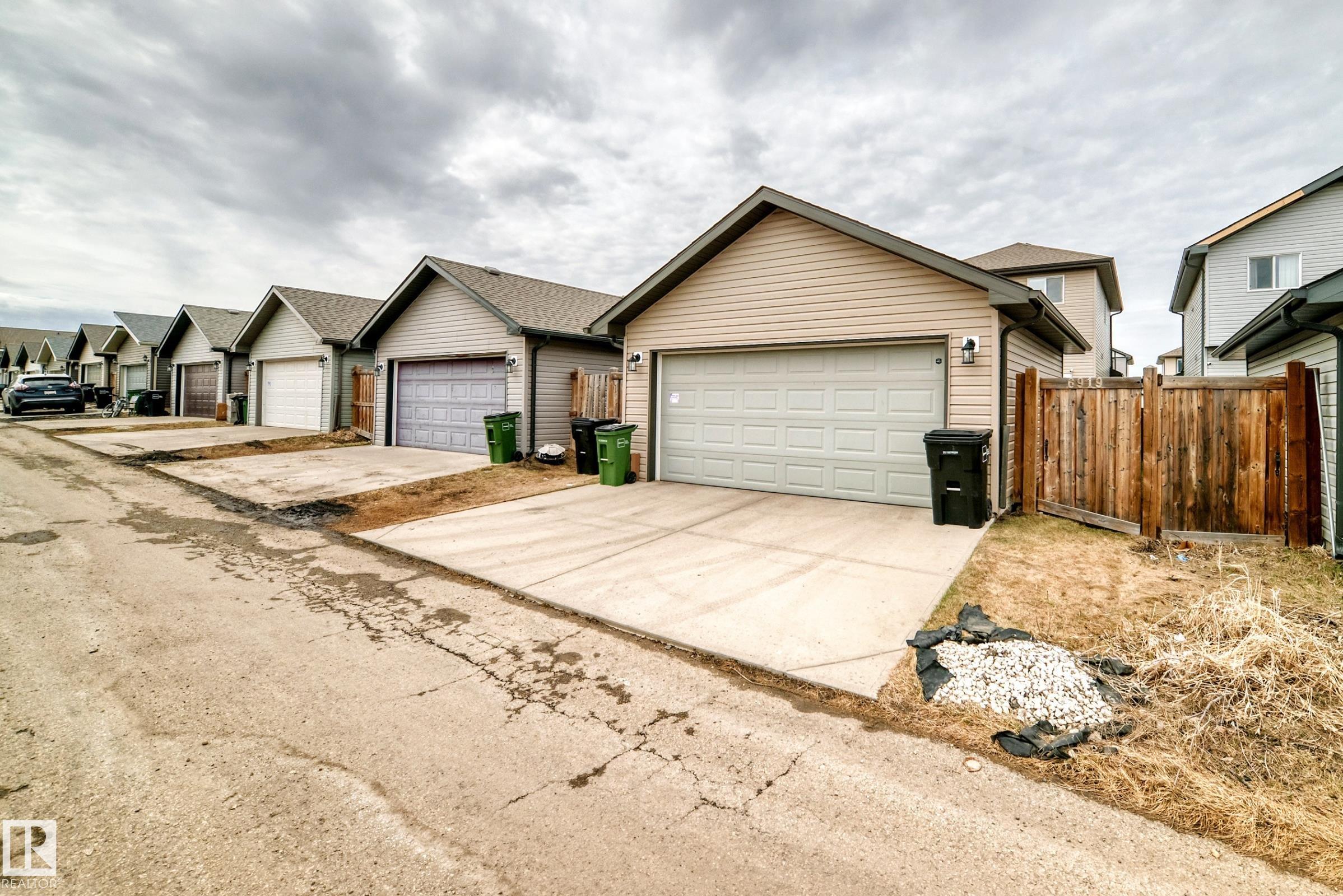 https://zimg.paragon.ice.com/ParagonImages/Property/PM/RAE/225400459/41/0/0/f4cdb95581791c99ea58a678f9e592a7/1/39d74775413a5891b4a5e8c4a995cf84/225400459-b8f22d5d-dc97-4034-997f-57e45ebf813b.JPG