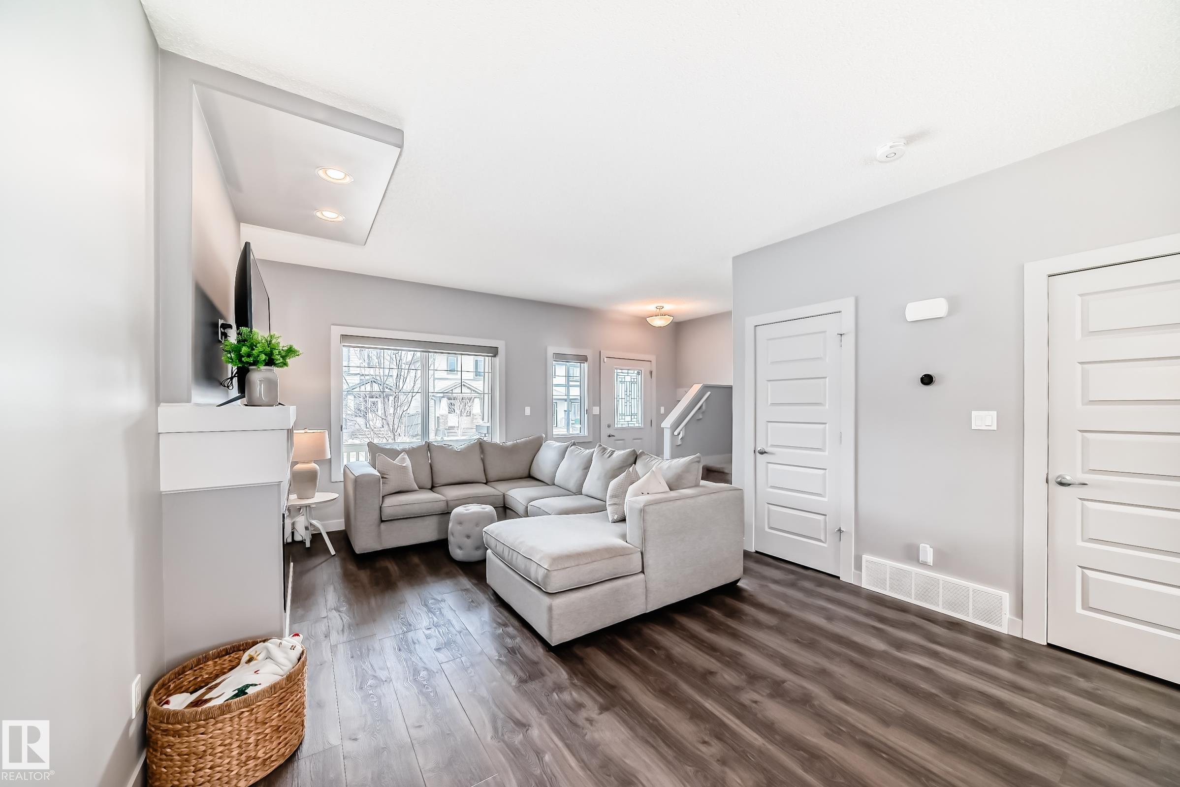 https://zimg.paragon.ice.com/ParagonImages/Property/PM/RAE/225400459/6/0/0/7d9f071e22257498c2a06cf2c4c9a604/1/39d74775413a5891b4a5e8c4a995cf84/225400459-03fc8f7d-12a2-4445-a2af-95c26eb44883.JPG