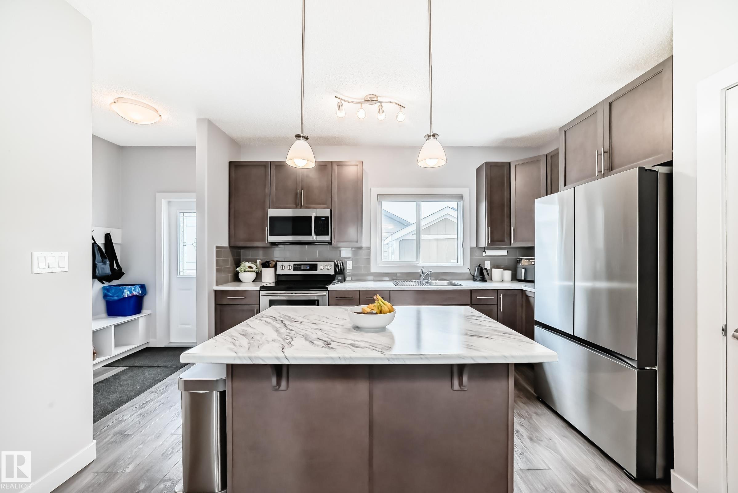 https://zimg.paragon.ice.com/ParagonImages/Property/PM/RAE/225400459/7/0/0/e6078e6f3dbfb2bf24a1a557e431ba9f/1/39d74775413a5891b4a5e8c4a995cf84/225400459-e37f8e25-3d28-47f7-9408-b38b8c24e19b.JPG