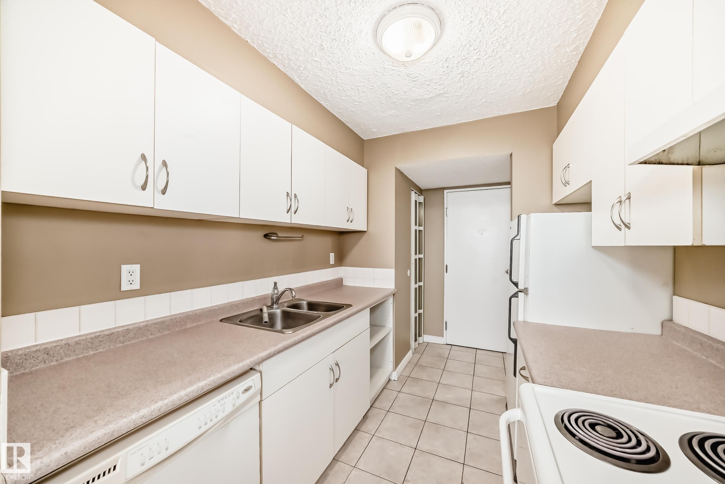 Photo 11 at 115 - 8735 165 Street NW, West Meadowlark Park, Edmonton