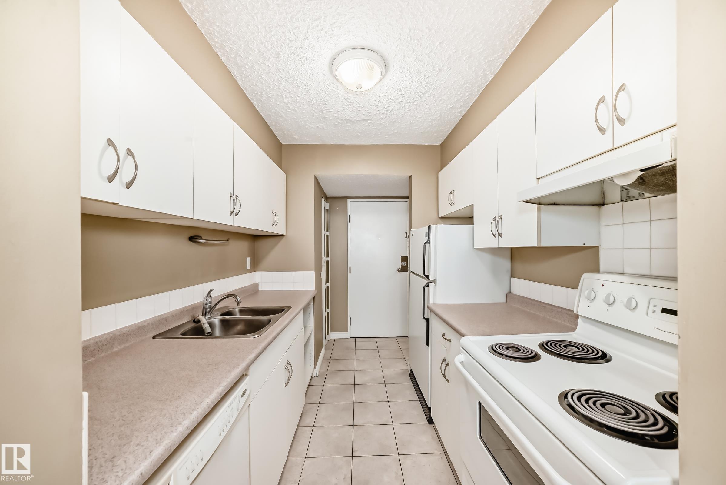 Photo 12 at 115 - 8735 165 Street NW, West Meadowlark Park, Edmonton