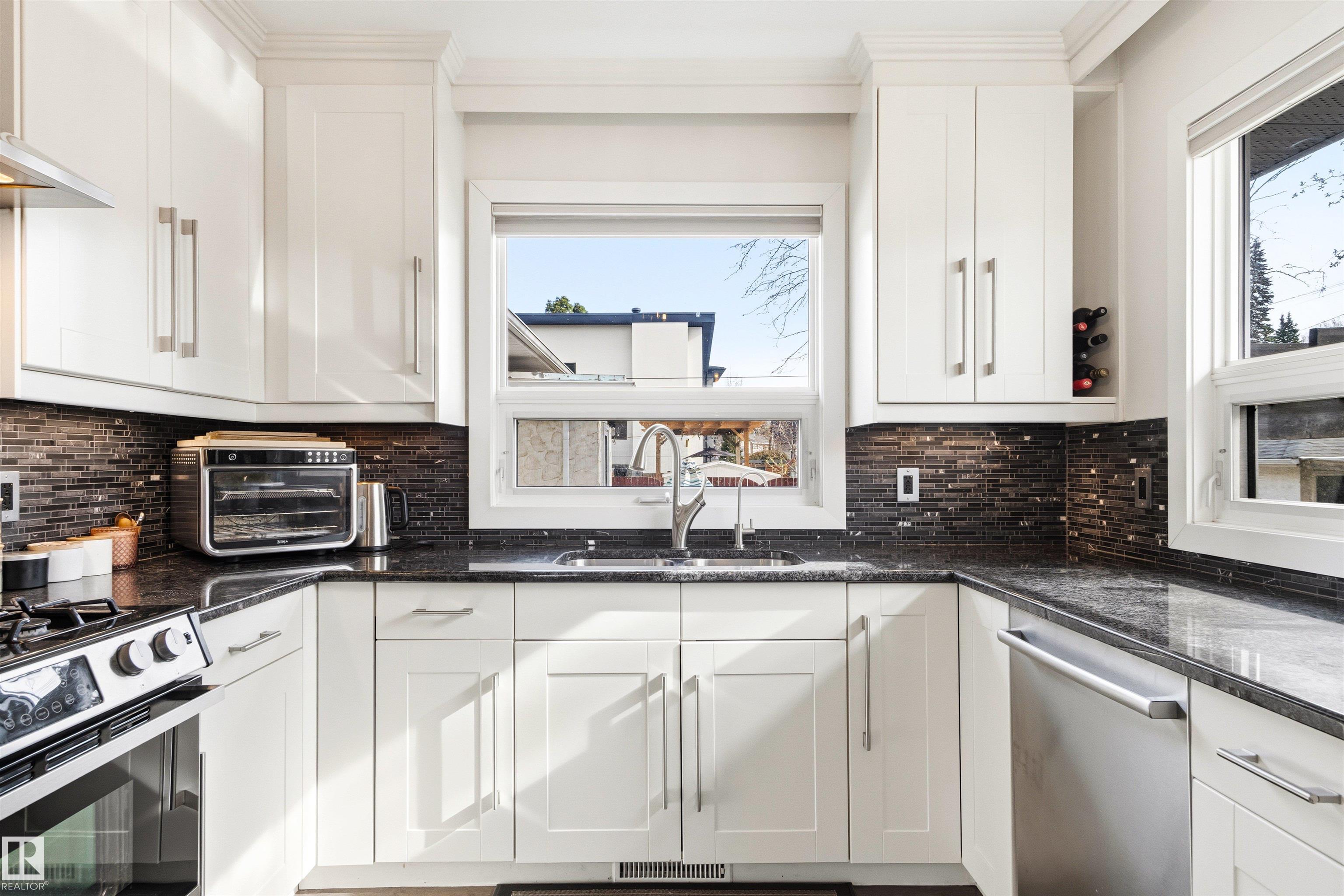 https://zimg.paragon.ice.com/ParagonImages/Property/PM/RAE/225400475/12/0/0/7011cc6643ebb0253363fb7164d79ad3/1/0d46f076a5795848e4ce8e25125f43c8/225400475-891cee3f-5180-4346-ab3c-b181e2001b91.JPG