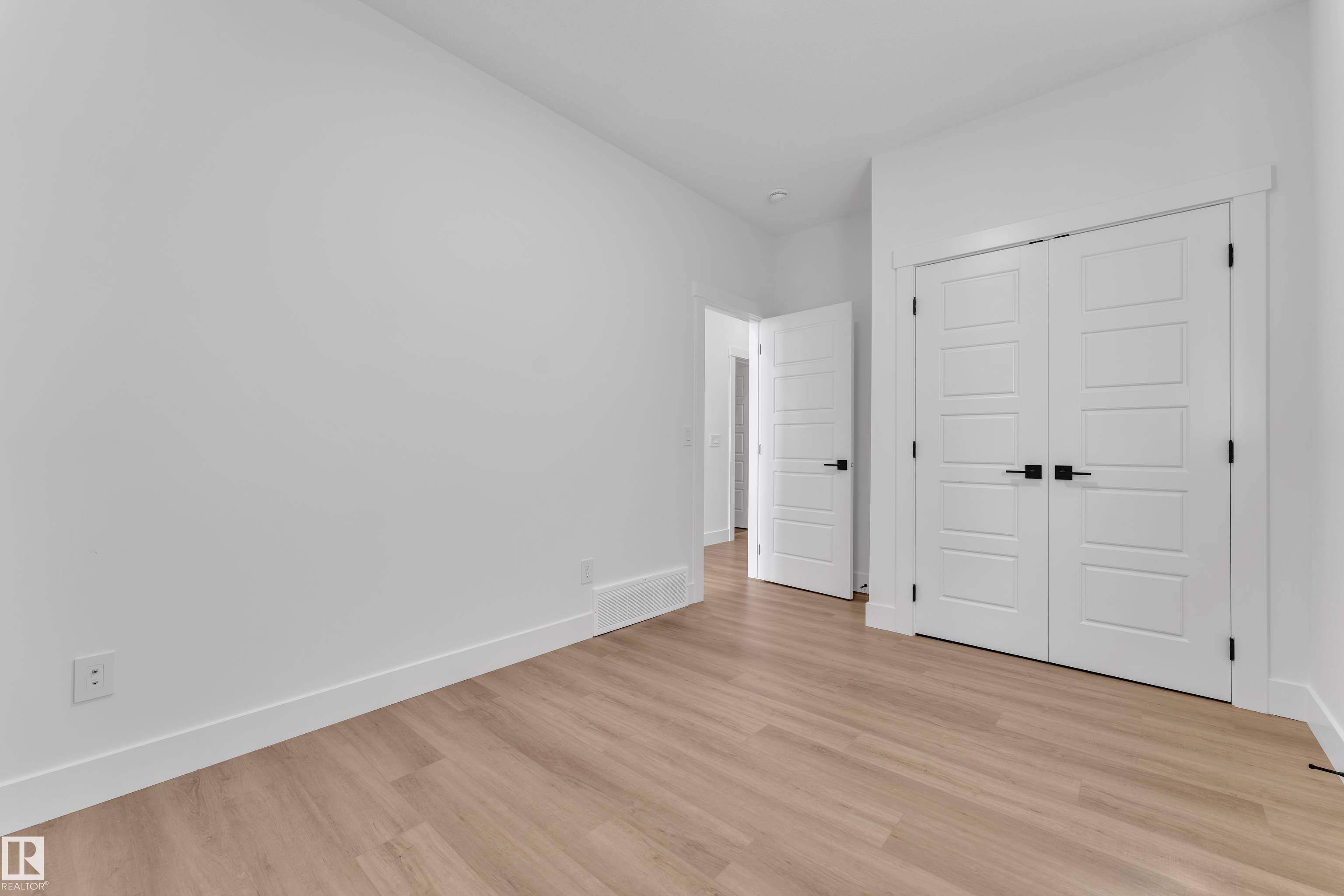 https://zimg.paragon.ice.com/ParagonImages/Property/PM/RAE/225400487/23/0/0/c422d4e8845ca282d1aeffb9aba524f7/1/bca1e73735ade6f1479f4cd89f1d3132/225400487-c9399772-4295-4dbb-a166-35e2df88e26c.JPG