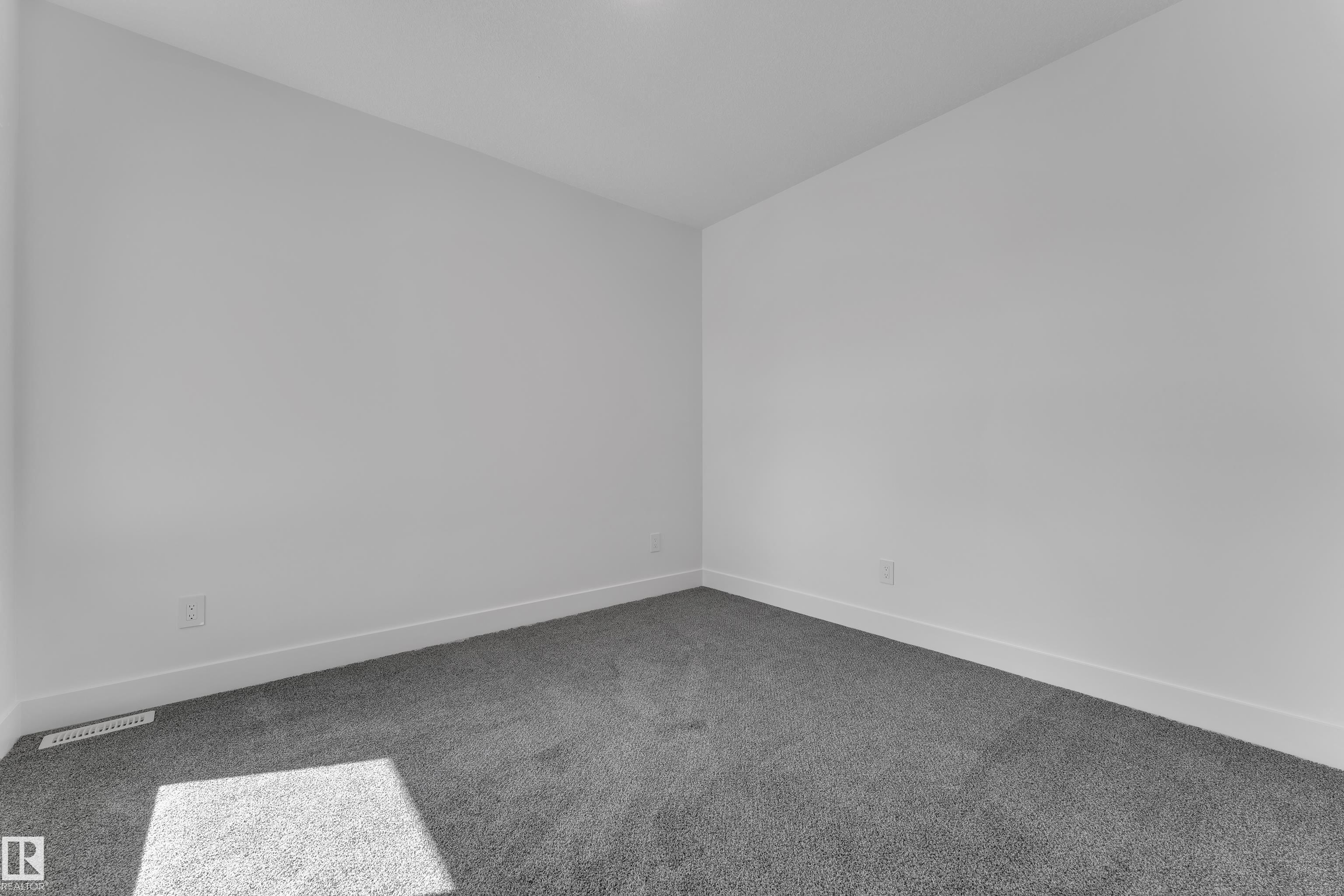 https://zimg.paragon.ice.com/ParagonImages/Property/PM/RAE/225400487/35/0/0/f3e95397e3a03f804e0ac1140dc05754/1/bca1e73735ade6f1479f4cd89f1d3132/225400487-55819b42-c905-45ab-8bd7-263693f28ab6.JPG