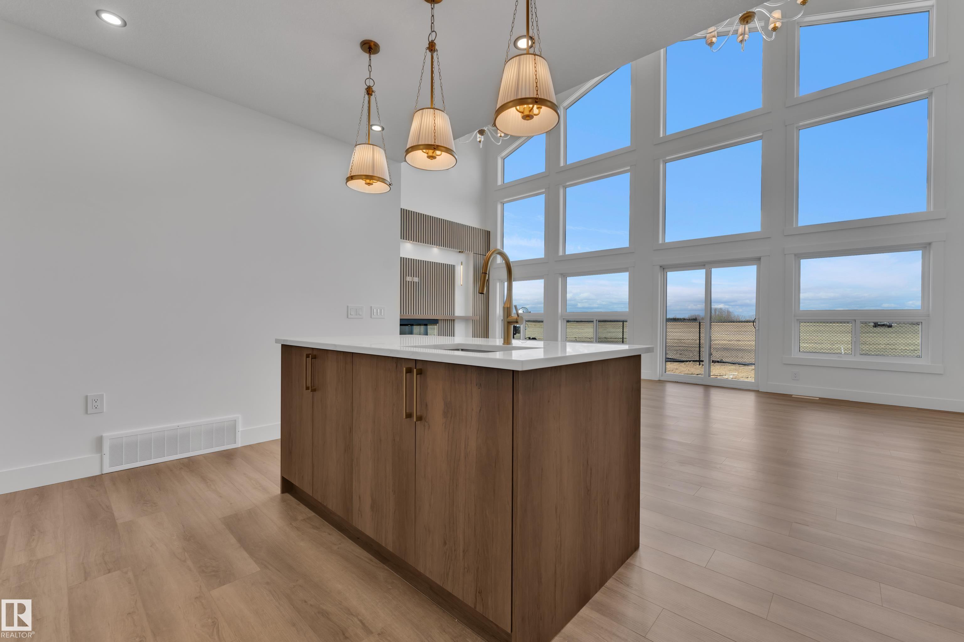 https://zimg.paragon.ice.com/ParagonImages/Property/PM/RAE/225400487/9/0/0/8ebd80aa6679a52507bdd4cd8b15f1ee/1/bca1e73735ade6f1479f4cd89f1d3132/225400487-75cb043f-3d0b-4129-aa64-875089ea2c1b.JPG