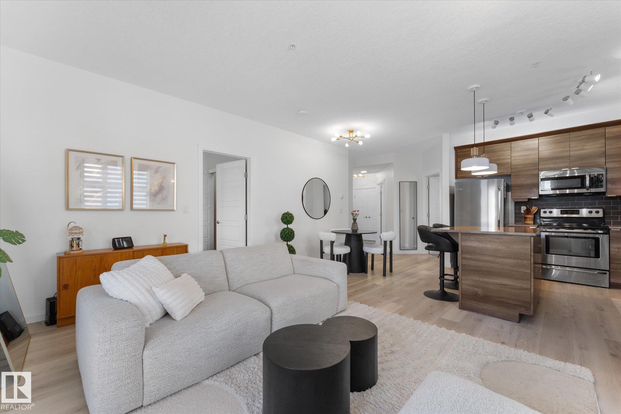 https://zimg.paragon.ice.com/ParagonImages/Property/PM/RAE/225400488/11/0/0/2834b0bbba2c725bf2d20ce765fc3e59/1/e44196a138dc3ddc151117f8b62c63aa/225400488-33022bb1-1713-4864-9c58-fdbf5a5a9459.JPG