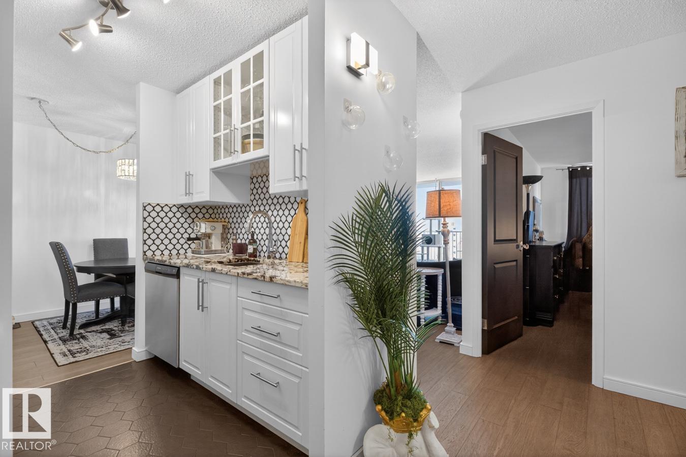 https://zimg.paragon.ice.com/ParagonImages/Property/PM/RAE/225400493/6/0/0/ba8d966bc66aad85cc488cc3c60b5245/1/72f3096d33d8f3216c256f193e570f69/225400493-adb3bac3-a590-4ce7-98a3-6f01cf2867da.JPG