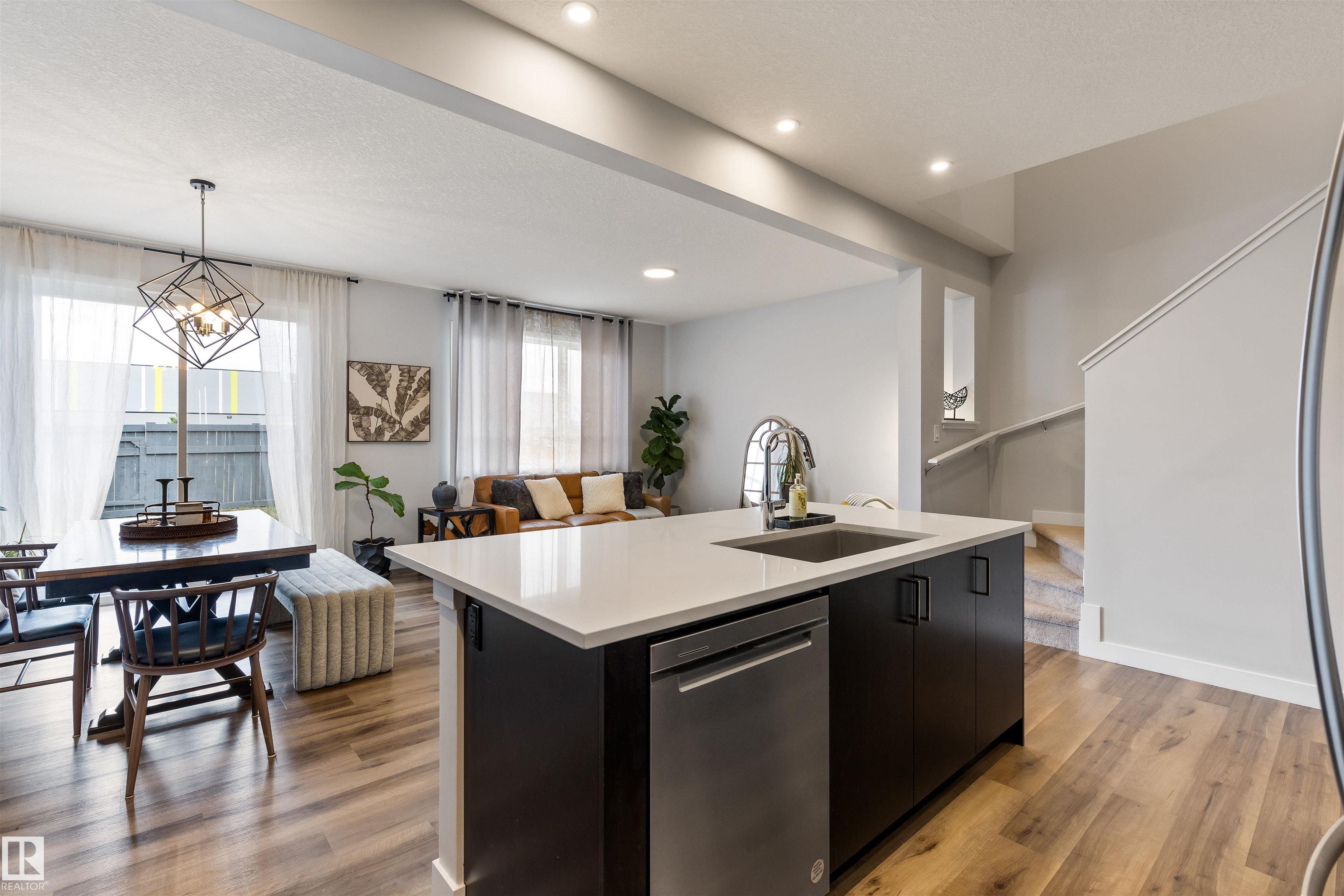 https://zimg.paragon.ice.com/ParagonImages/Property/PM/RAE/225400500/10/0/0/cc2f5a4143da2461cef5ff9e5337c8f3/1/654ff953a9472c9a8997f8249a83de6d/225400500-26a38b34-5cb9-47e4-b6ae-0bd21b4755d8.JPG