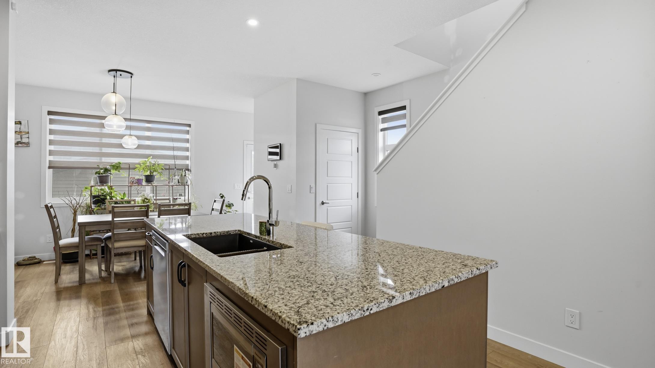 https://zimg.paragon.ice.com/ParagonImages/Property/PM/RAE/225400503/10/0/0/15bdfb2ec78b90fe8ed12f117287cb15/1/f7cda7b4511ce62865adb05532164761/225400503-ba07f2ea-2b93-45ae-ac00-9d97054fb7c3.JPG