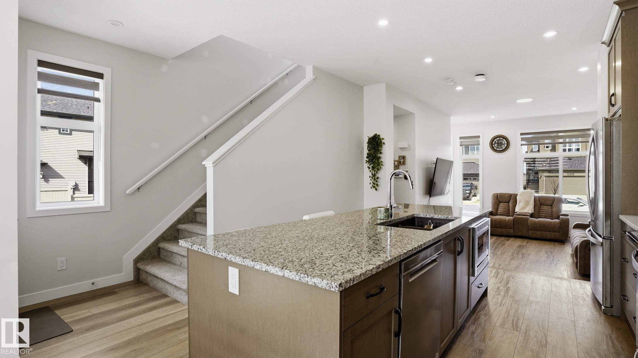 https://zimg.paragon.ice.com/ParagonImages/Property/PM/RAE/225400503/14/0/0/d9dd457cc7b950d4f32df384ee84d091/1/f7cda7b4511ce62865adb05532164761/225400503-028f1d98-d042-4a04-9553-fd99e14d6f5d.JPG