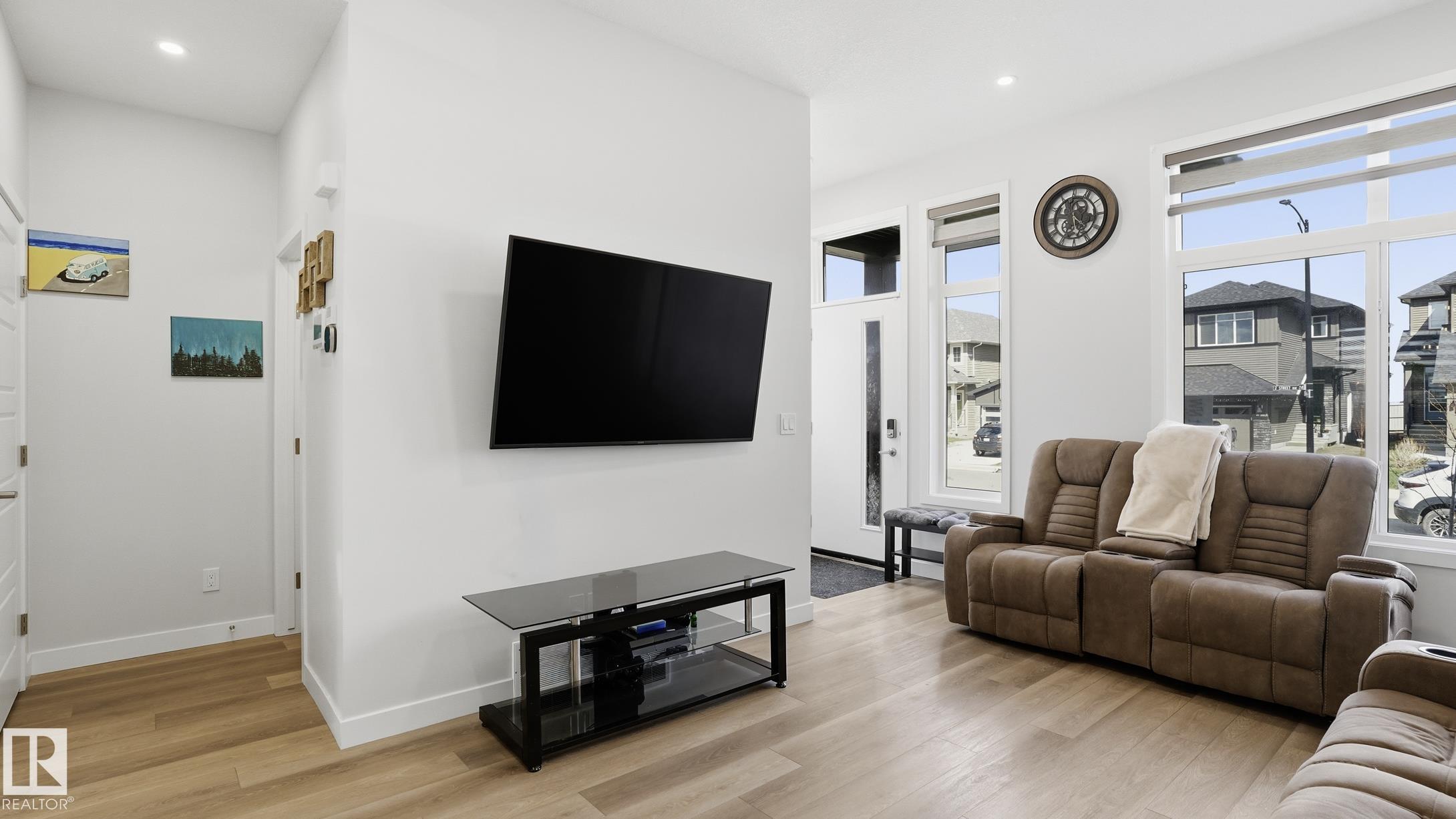 https://zimg.paragon.ice.com/ParagonImages/Property/PM/RAE/225400503/6/0/0/0f8f7836c46297ff6950325bc89b5f91/1/f7cda7b4511ce62865adb05532164761/225400503-7ae686f2-7b9a-4e9a-927c-420b844a3994.JPG