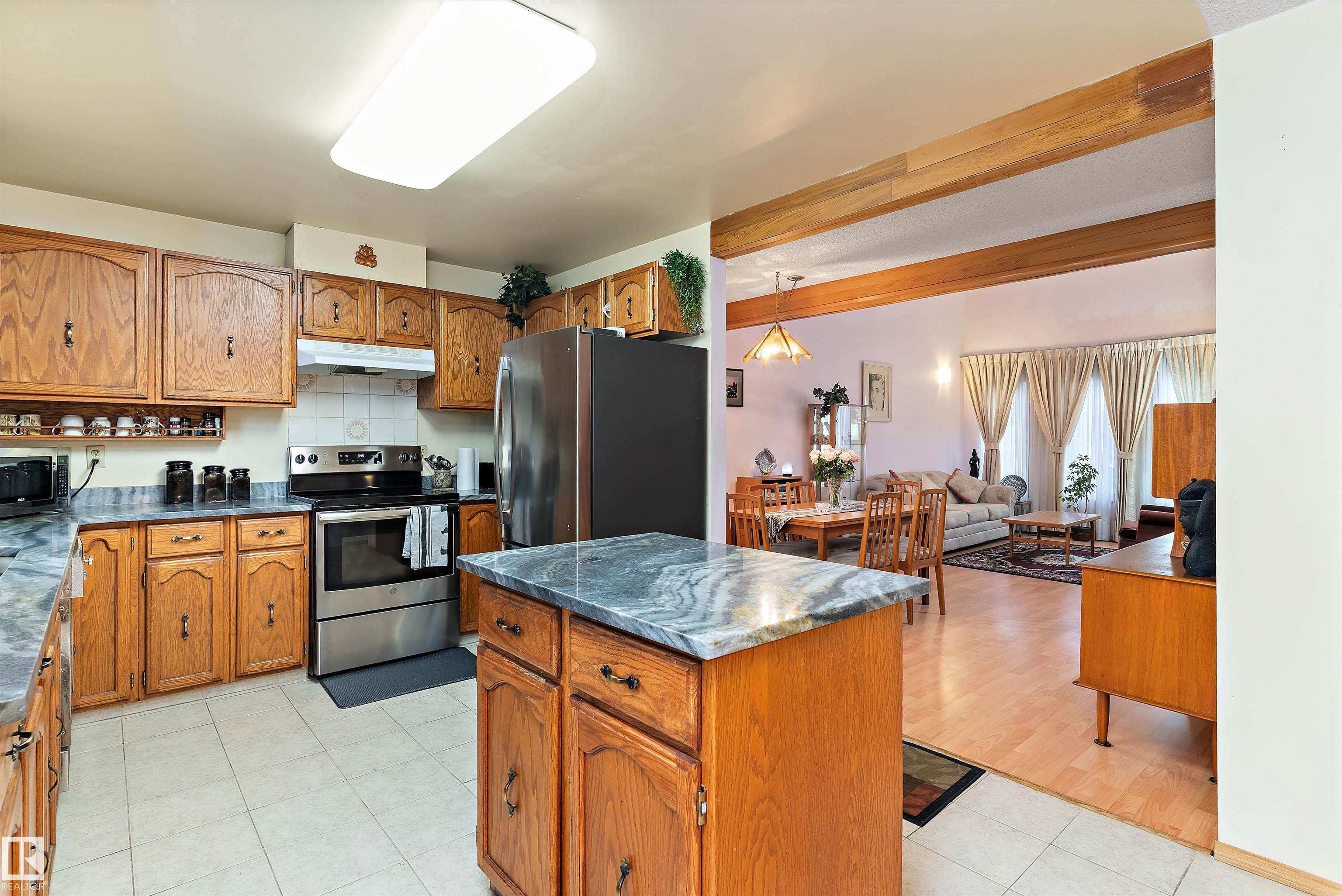 https://zimg.paragon.ice.com/ParagonImages/Property/PM/RAE/225400505/13/0/0/4ef076aad078472533f4c70fd173c5ed/1/9be033226461da22e3fd09dd0343b61c/225400505-16f68692-9b28-407c-9434-d2389337ff75.JPG