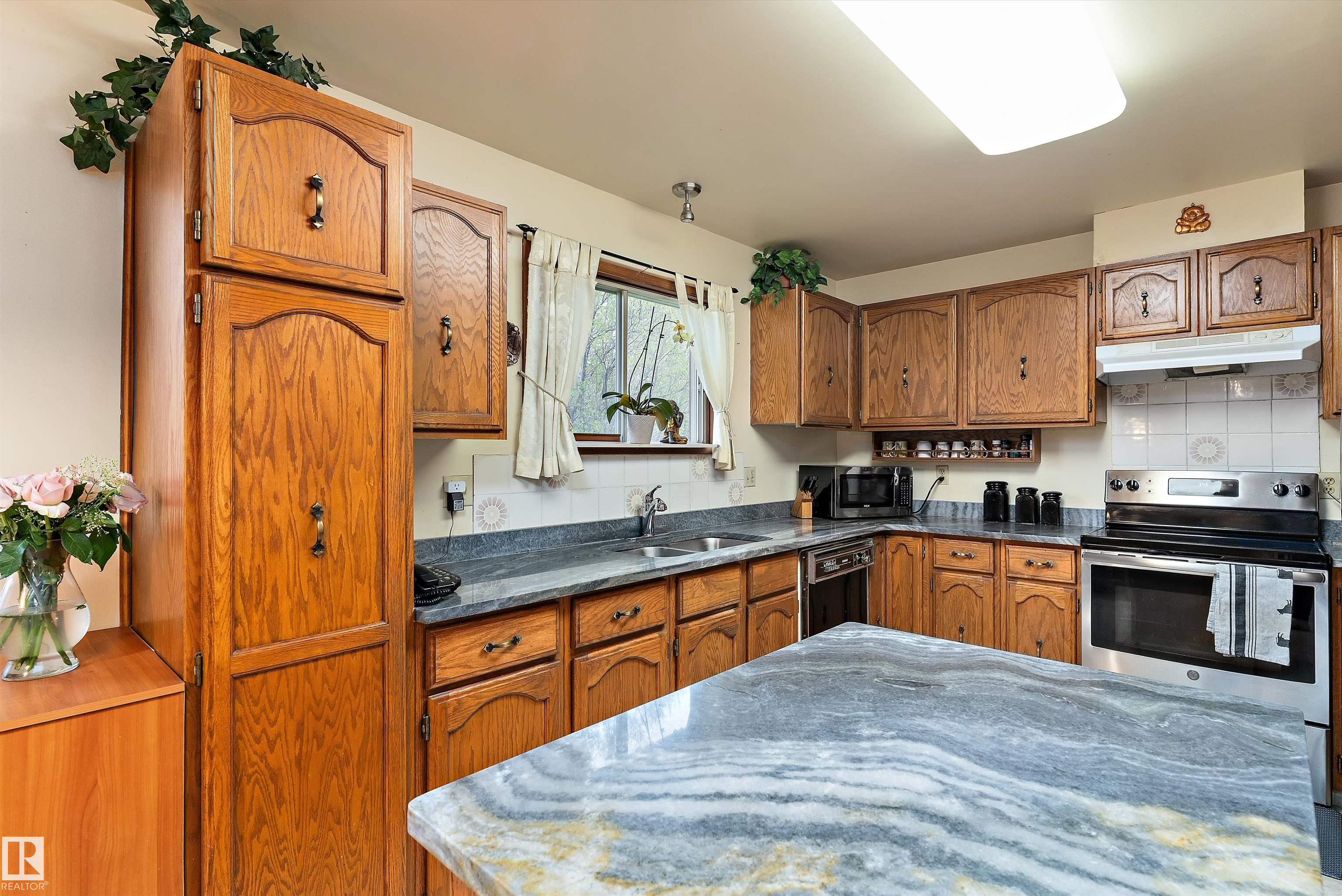https://zimg.paragon.ice.com/ParagonImages/Property/PM/RAE/225400505/15/0/0/405ba85c4a88a81a90ce86bccdc5c061/1/9be033226461da22e3fd09dd0343b61c/225400505-adffad23-9c82-469b-b6d8-17c0812a3a47.JPG