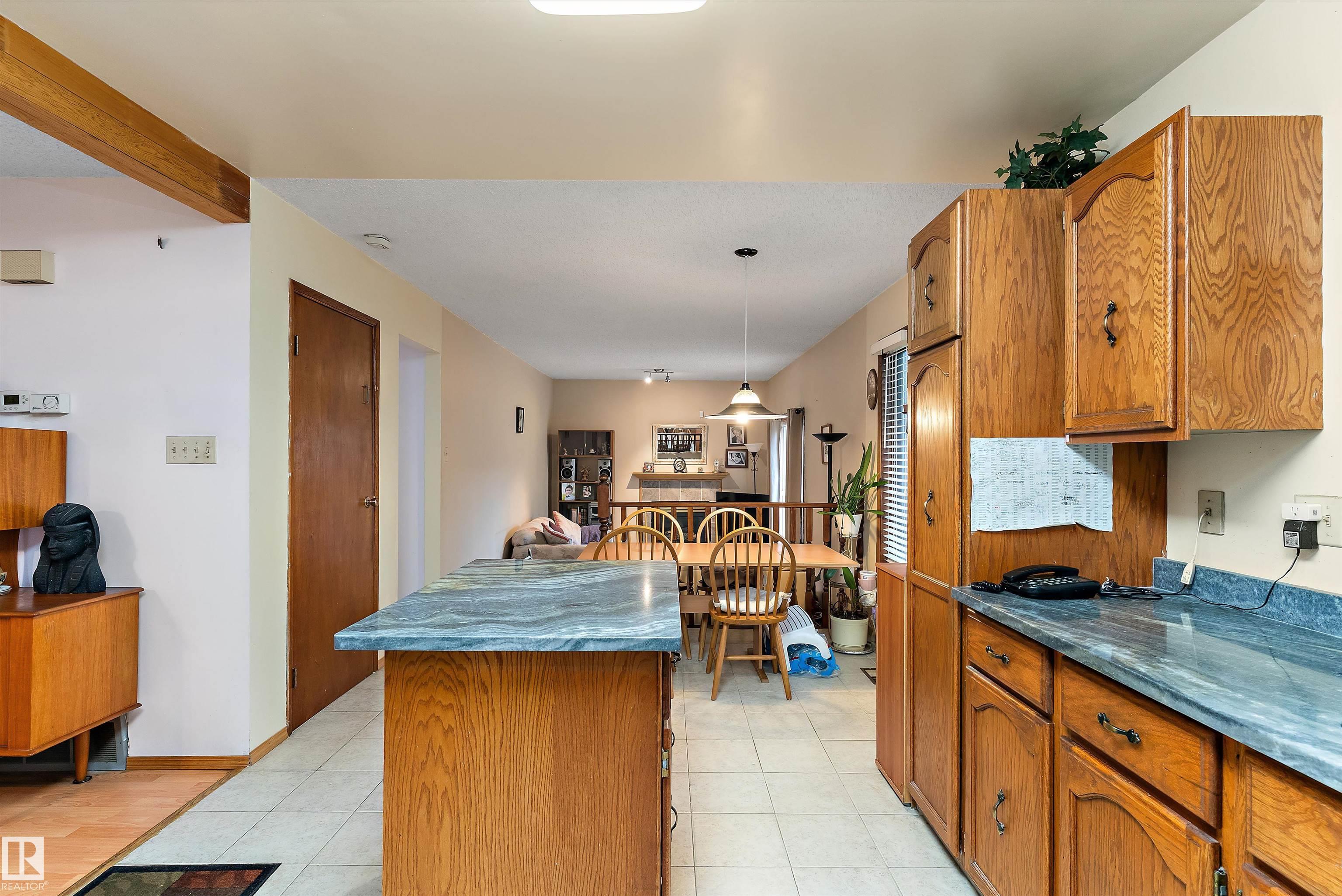 https://zimg.paragon.ice.com/ParagonImages/Property/PM/RAE/225400505/16/0/0/6af2182577a0884f28a4386bcda4a2d9/1/9be033226461da22e3fd09dd0343b61c/225400505-41da8b22-aeb5-4953-ae0b-a6cdc6269b89.JPG