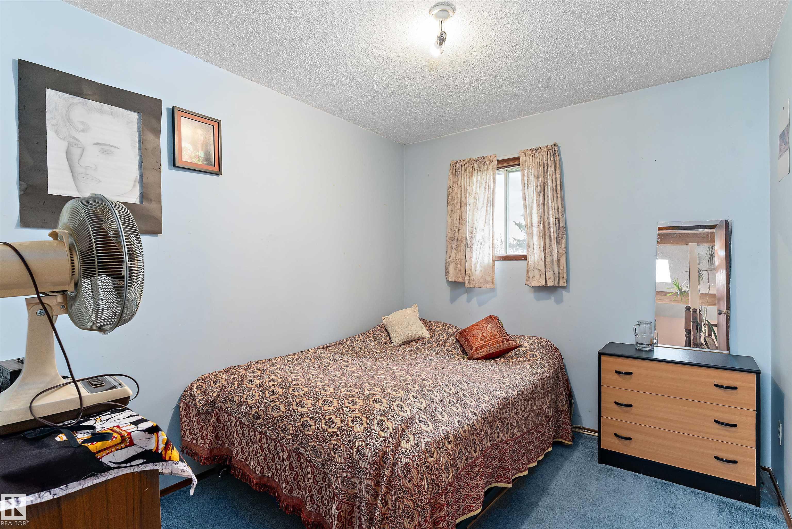 https://zimg.paragon.ice.com/ParagonImages/Property/PM/RAE/225400505/29/0/0/3d75c7016721d98e924e43e8ce592940/1/9be033226461da22e3fd09dd0343b61c/225400505-784cfcf8-889c-4ba6-a234-de3179e80b24.JPG