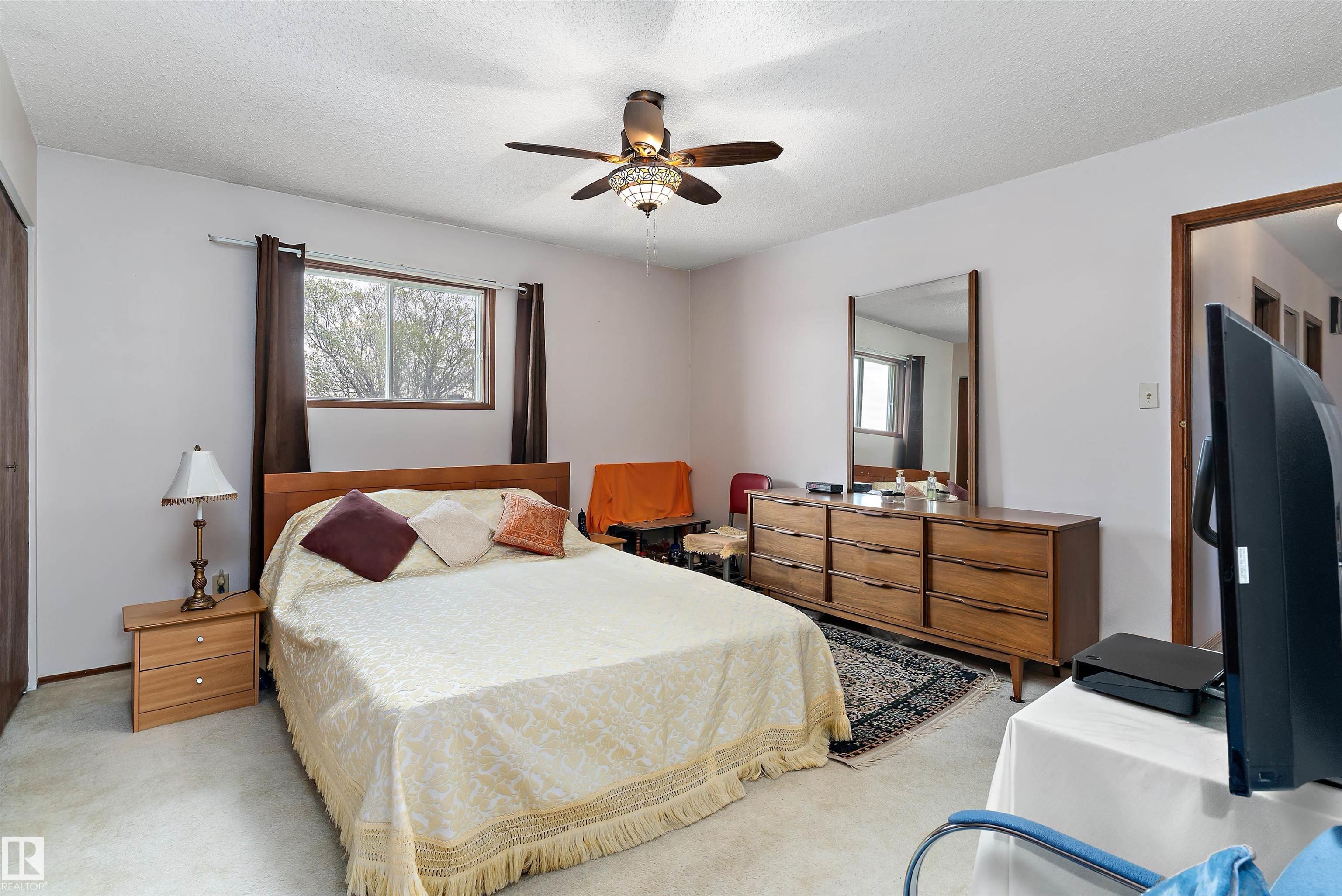https://zimg.paragon.ice.com/ParagonImages/Property/PM/RAE/225400505/32/0/0/91114ec126c993a895633681bf7e8e89/1/9be033226461da22e3fd09dd0343b61c/225400505-73437c17-c918-422d-bdcd-a1856ed37c4e.JPG