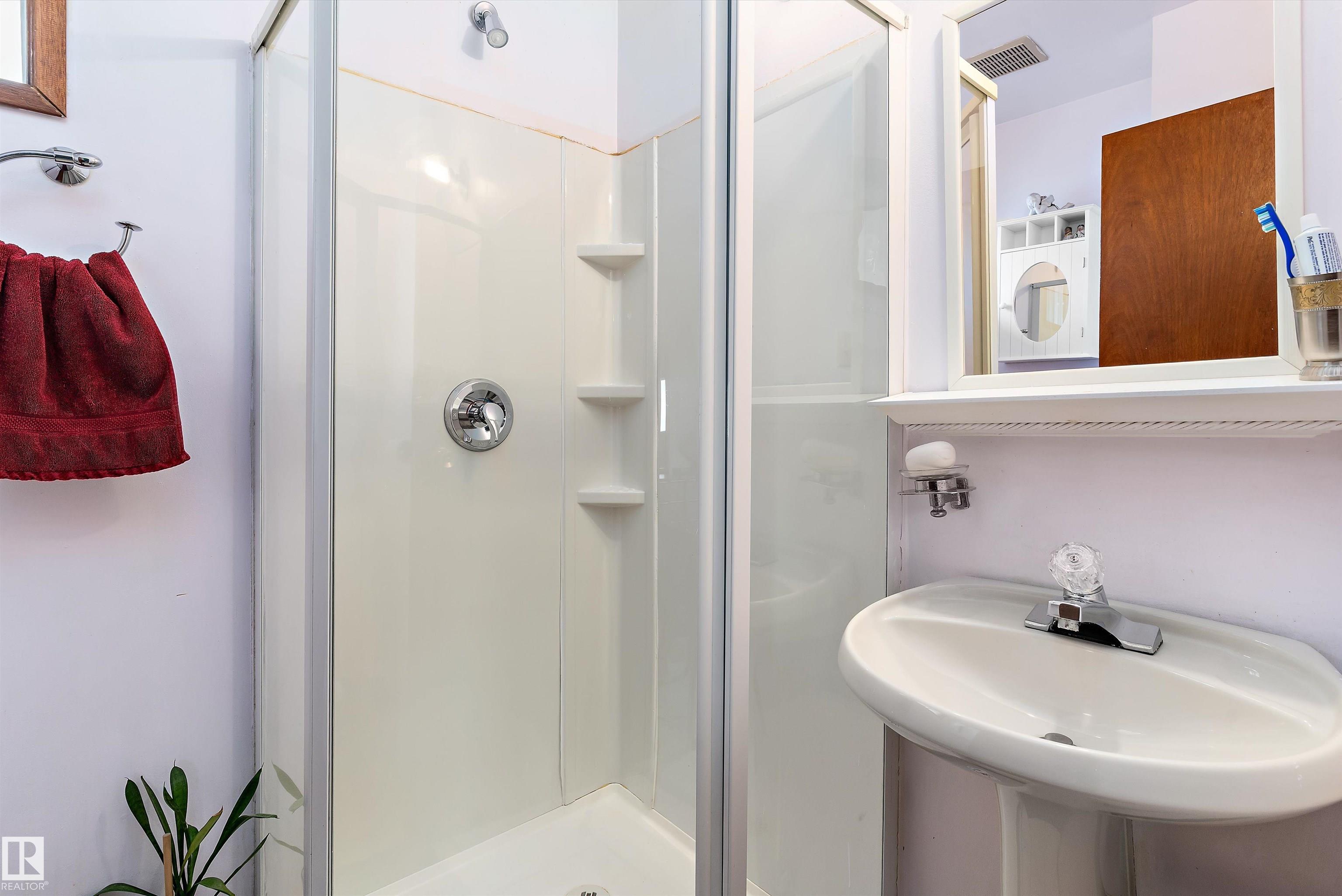https://zimg.paragon.ice.com/ParagonImages/Property/PM/RAE/225400505/34/0/0/29219a17879cc492846bb64ddbbc094c/1/9be033226461da22e3fd09dd0343b61c/225400505-f5b58301-940b-4e86-aa0d-b814ca2836ab.JPG