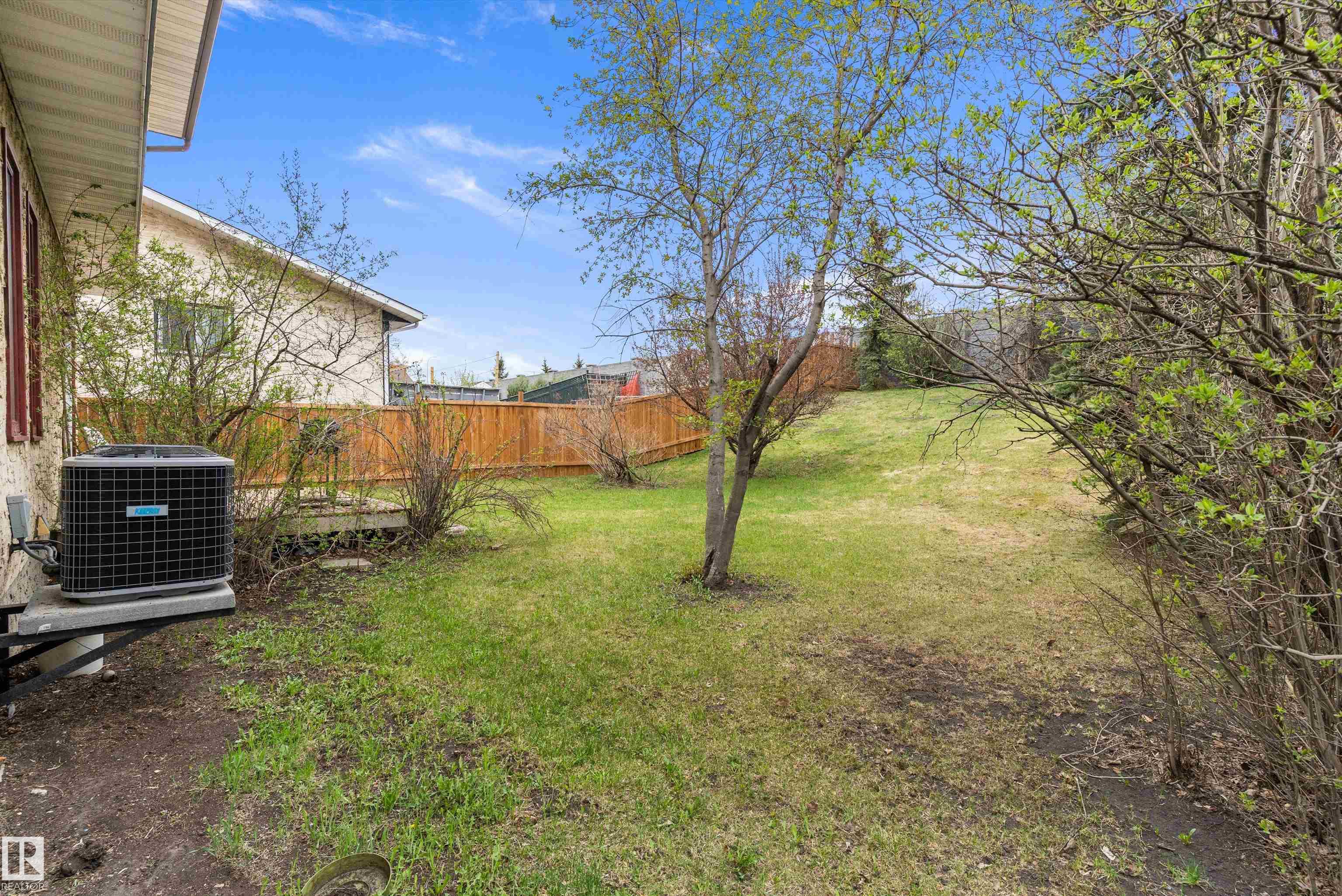 https://zimg.paragon.ice.com/ParagonImages/Property/PM/RAE/225400505/40/0/0/ca85a5da6048fe879ce33a9b58133488/1/9be033226461da22e3fd09dd0343b61c/225400505-0d7710f6-8ff4-45ce-b782-f0633459b997.JPG