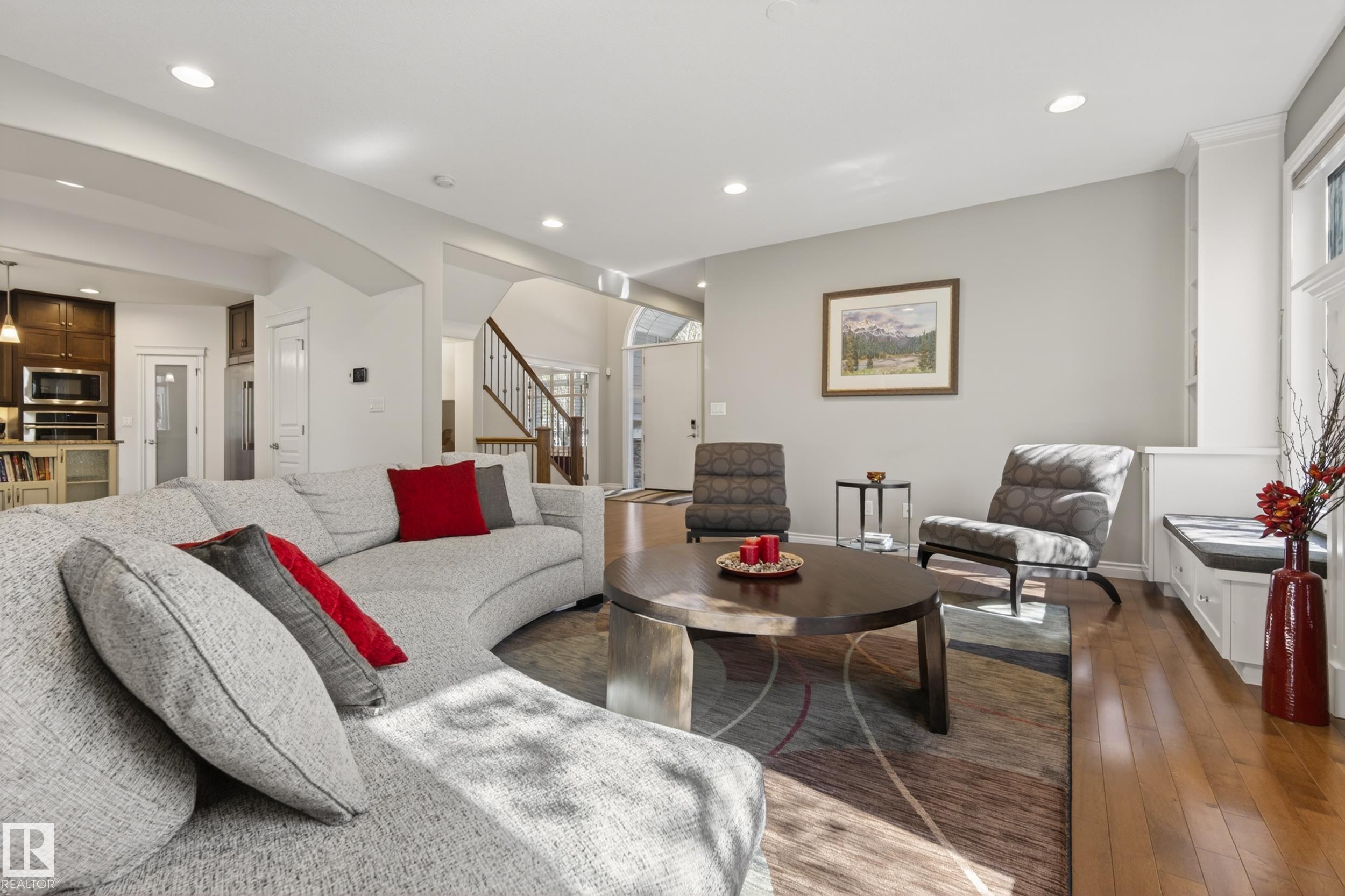 https://zimg.paragon.ice.com/ParagonImages/Property/PM/RAE/225400515/14/0/0/1c777851d906e1b40b5a55fe86374b73/1/e3faeff2547c937fdfa92ba4fe94a611/225400515-039361a0-2632-4bbd-ac49-27f3a24c275a.JPG