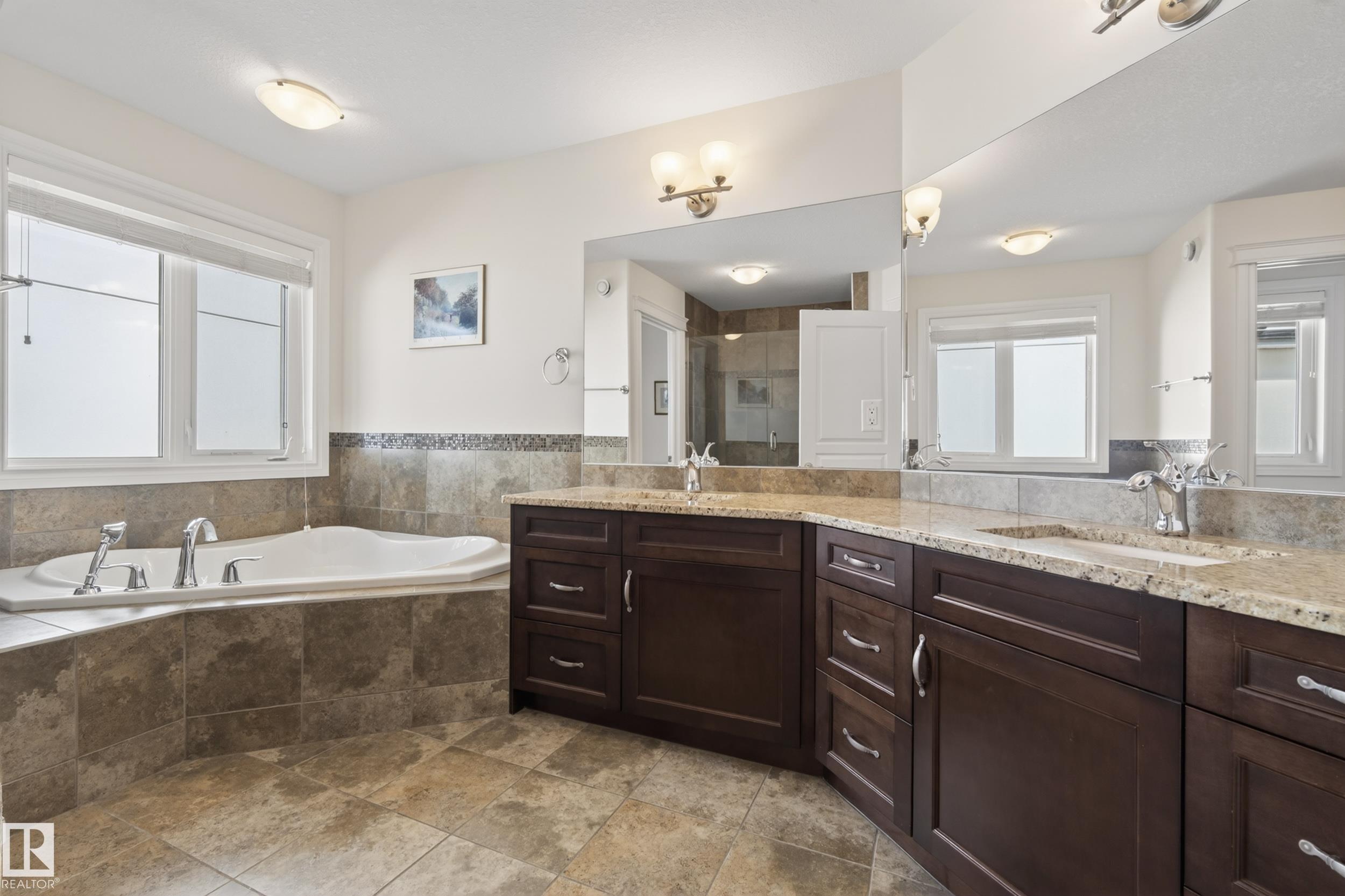 https://zimg.paragon.ice.com/ParagonImages/Property/PM/RAE/225400515/27/0/0/ca380ea96e02c79dca085a41be718f8f/1/e3faeff2547c937fdfa92ba4fe94a611/225400515-8673a22c-4d89-420c-a75a-b68f2348a913.JPG
