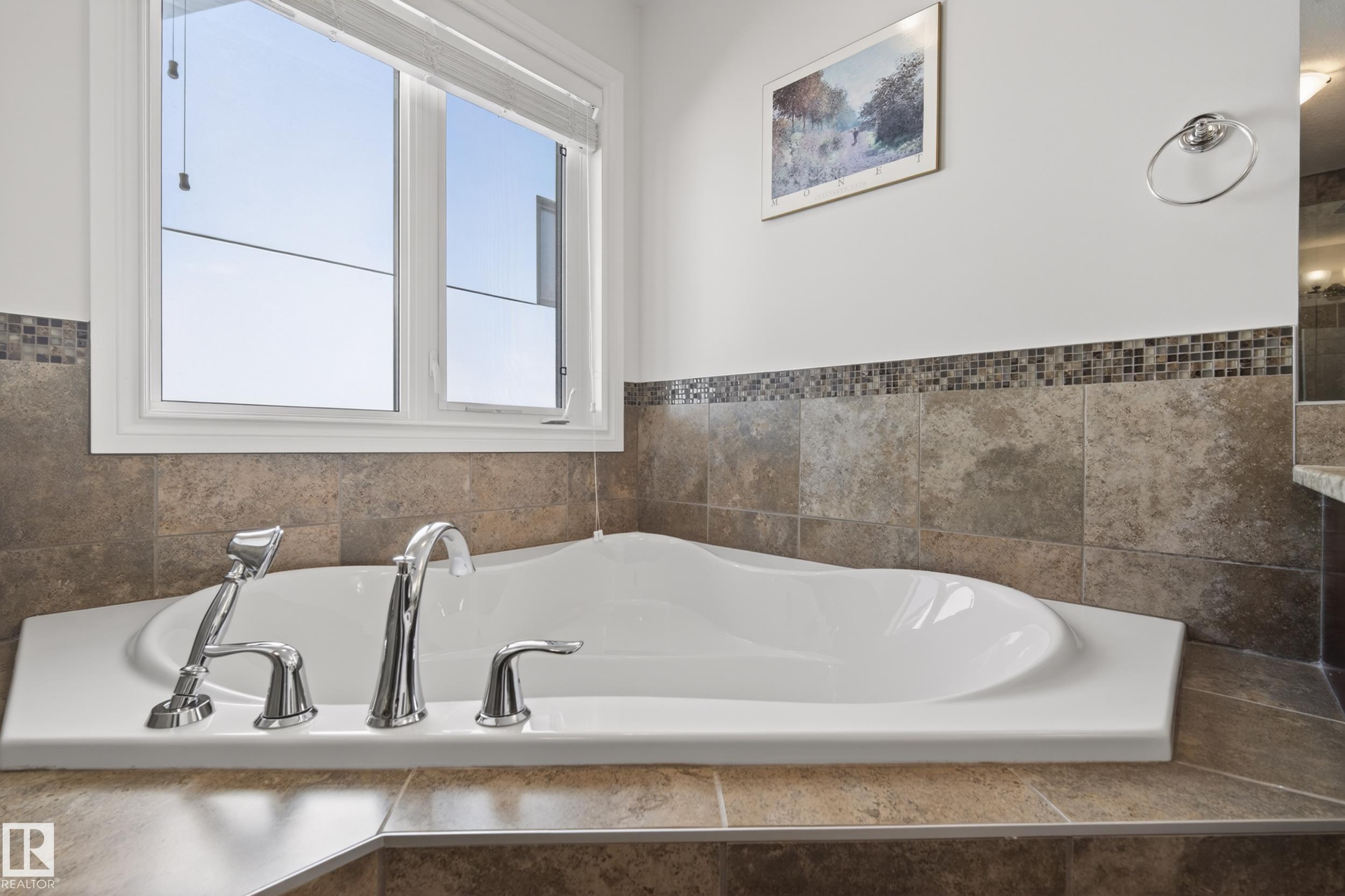https://zimg.paragon.ice.com/ParagonImages/Property/PM/RAE/225400515/28/0/0/1bc9c029c65ff2be1e75921d3bf1a20b/1/e3faeff2547c937fdfa92ba4fe94a611/225400515-ae62ee9b-9924-4e97-ae75-f022e6e7827b.JPG