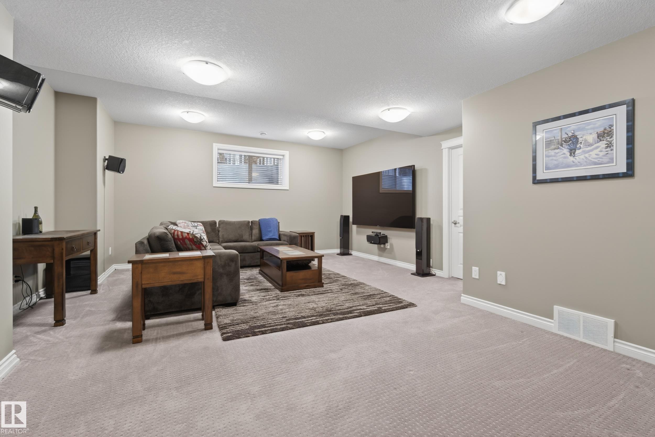 https://zimg.paragon.ice.com/ParagonImages/Property/PM/RAE/225400515/47/0/0/c44f5ff01e331e614db5680ef67461f5/1/e3faeff2547c937fdfa92ba4fe94a611/225400515-b2e99adb-d3d1-4552-904f-5896d1e6735e.JPG
