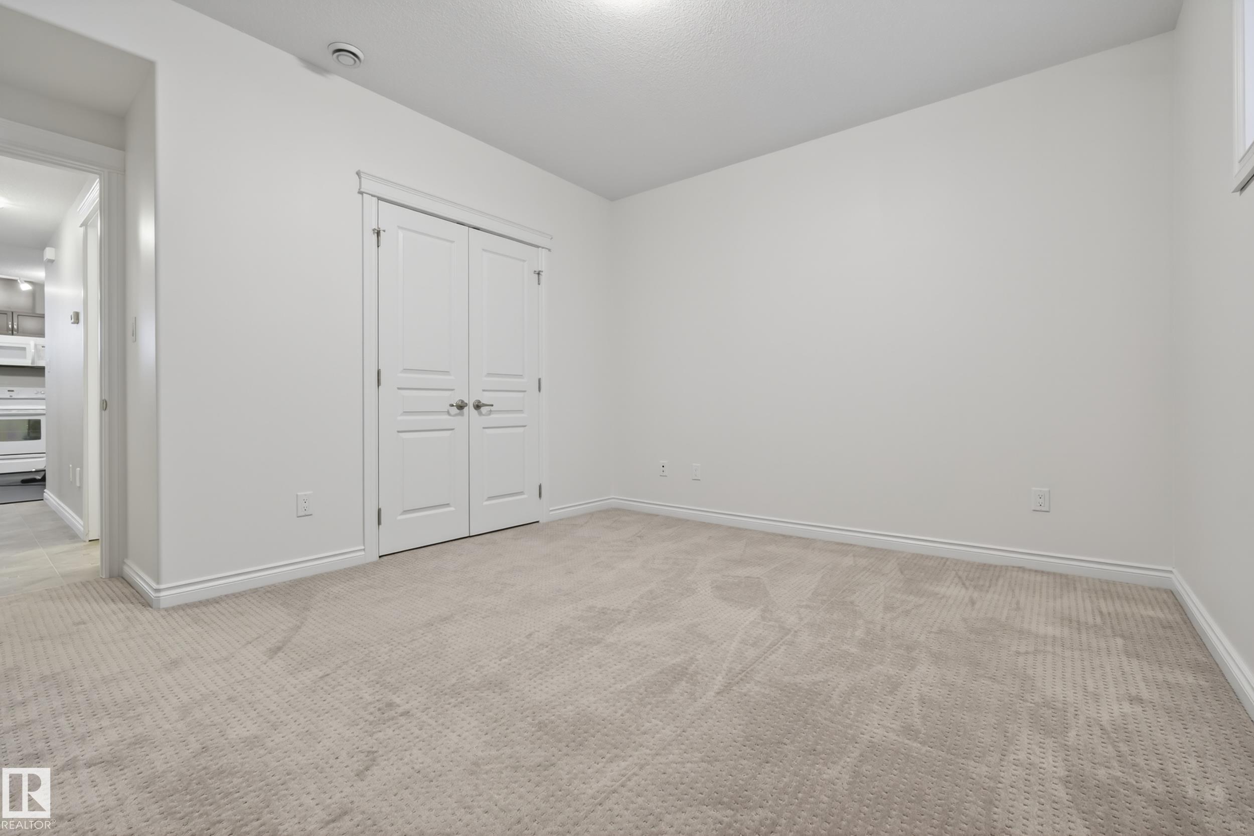 https://zimg.paragon.ice.com/ParagonImages/Property/PM/RAE/225400515/59/0/0/e46b02270a2cb2d9d4fdac9aac6bda35/1/e3faeff2547c937fdfa92ba4fe94a611/225400515-d2db241d-c744-4f09-a192-564b0a03faa0.JPG