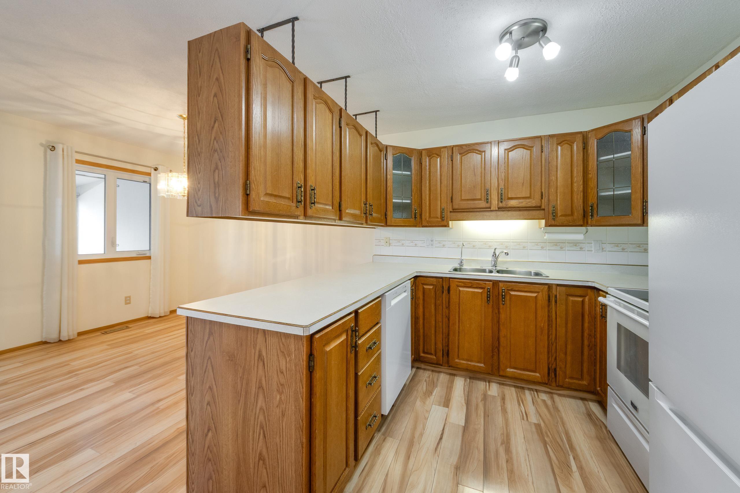 https://zimg.paragon.ice.com/ParagonImages/Property/PM/RAE/225400516/11/0/0/5329a29e6a459bc9b736e4af003b8f77/1/041ab794df5bdf61a693aa20e88b362f/225400516-184506c5-1d25-459f-b585-6b014d738013.JPG