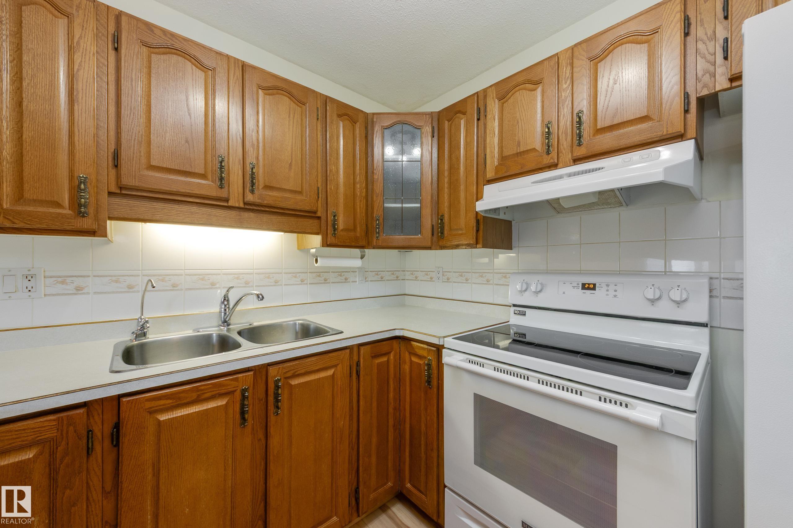 https://zimg.paragon.ice.com/ParagonImages/Property/PM/RAE/225400516/12/0/0/e11d8dd13db086cb6ae56b811d58c78c/1/041ab794df5bdf61a693aa20e88b362f/225400516-f824f26e-330c-449e-8c54-a6ad0d8ce0d2.JPG