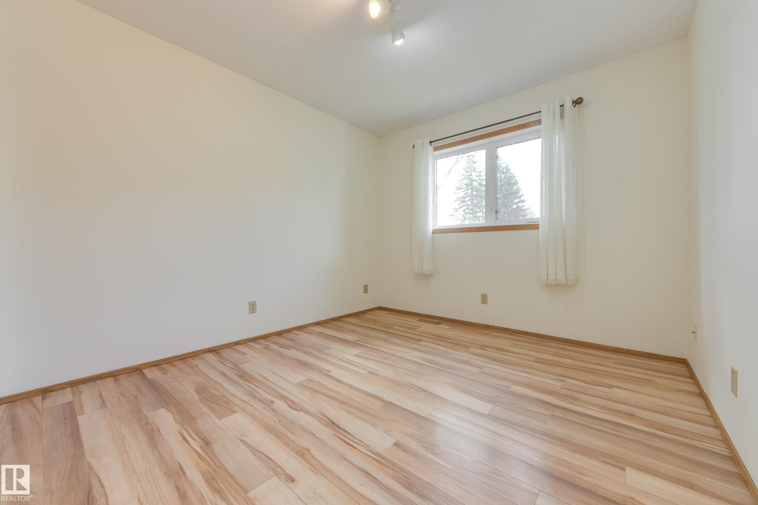 https://zimg.paragon.ice.com/ParagonImages/Property/PM/RAE/225400516/19/0/0/50a4ed2a2478d690677fb8a2db6f2b9d/1/041ab794df5bdf61a693aa20e88b362f/225400516-69350d22-3efe-415d-b90e-68d765b84d2c.JPG