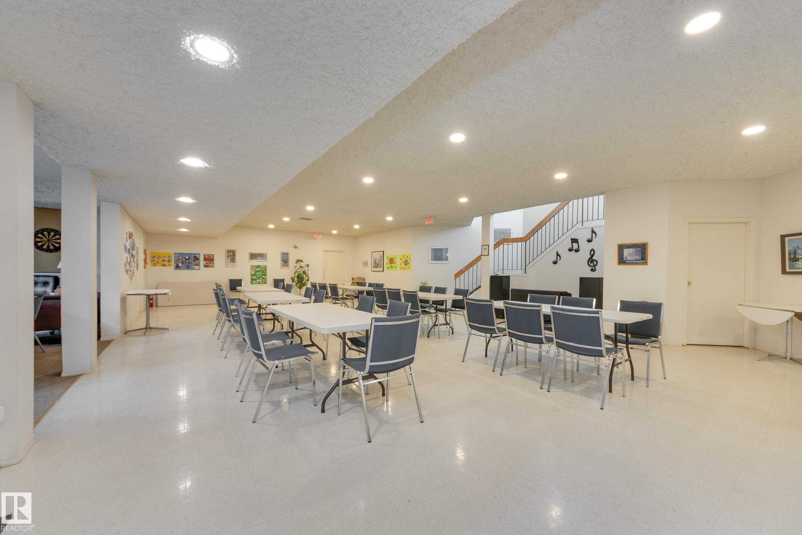https://zimg.paragon.ice.com/ParagonImages/Property/PM/RAE/225400516/38/0/0/ff8a9297e114129c63dda7ac963e97de/1/041ab794df5bdf61a693aa20e88b362f/225400516-997ca814-70b3-4adf-a8fe-3737a1e95d2a.JPG