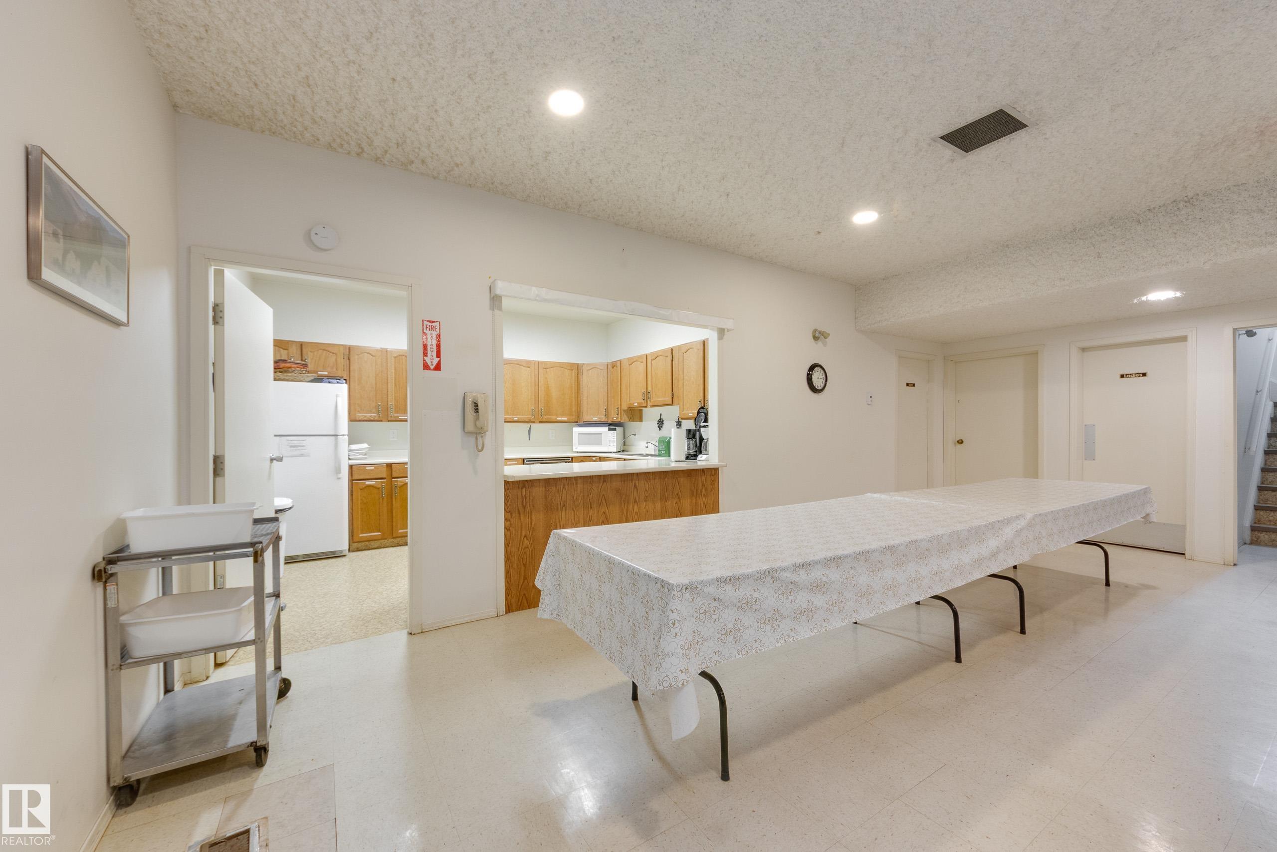 https://zimg.paragon.ice.com/ParagonImages/Property/PM/RAE/225400516/39/0/0/aa2afb7daf3ba276fcbe2cd8ade1adb5/1/041ab794df5bdf61a693aa20e88b362f/225400516-242fd177-6aa3-4c42-b997-55b09116cec1.JPG