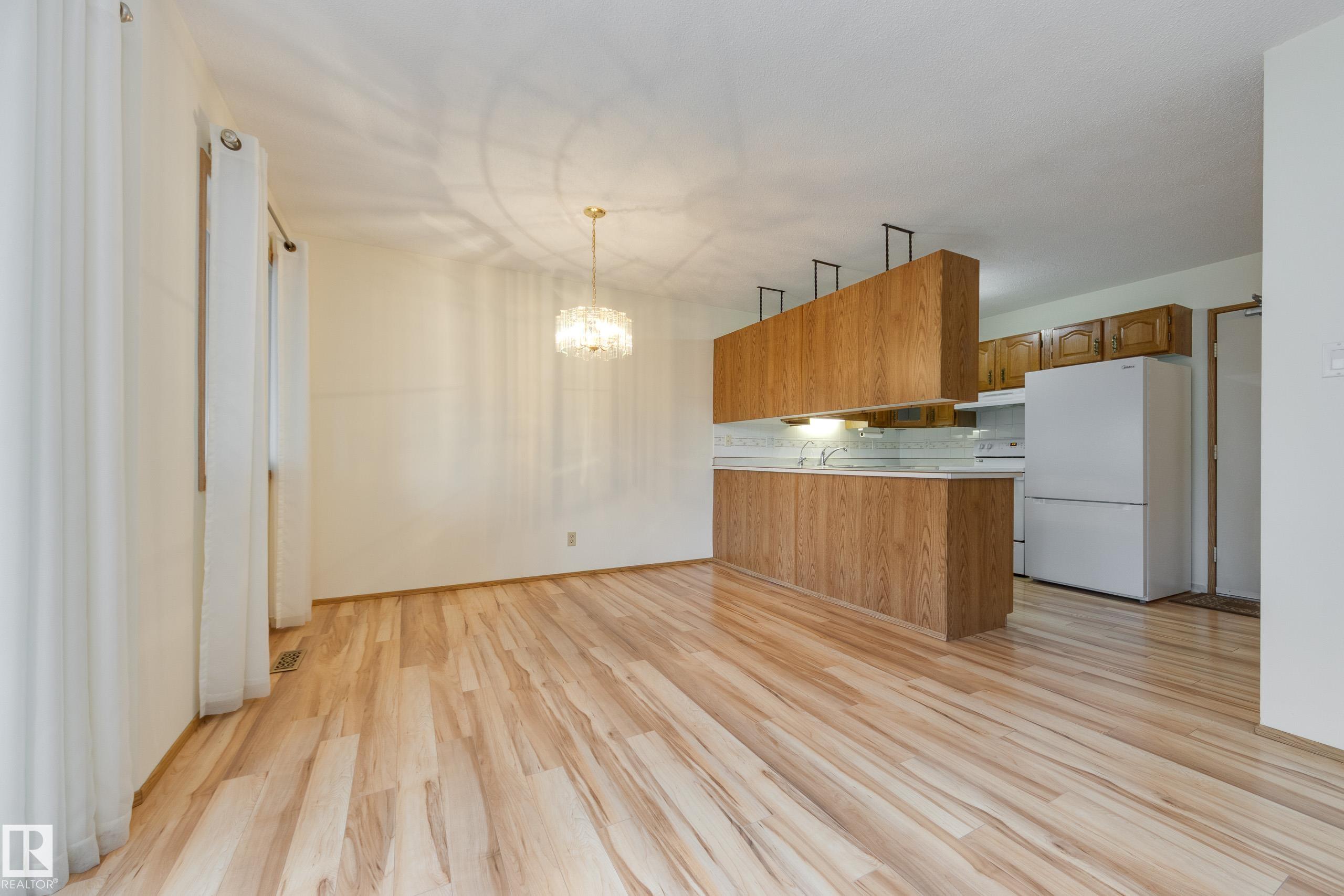 https://zimg.paragon.ice.com/ParagonImages/Property/PM/RAE/225400516/9/0/0/8f61e216d176db7e87f4fe2dca3f9501/1/041ab794df5bdf61a693aa20e88b362f/225400516-8f04689e-688c-406b-a652-d05dc158b9a5.JPG