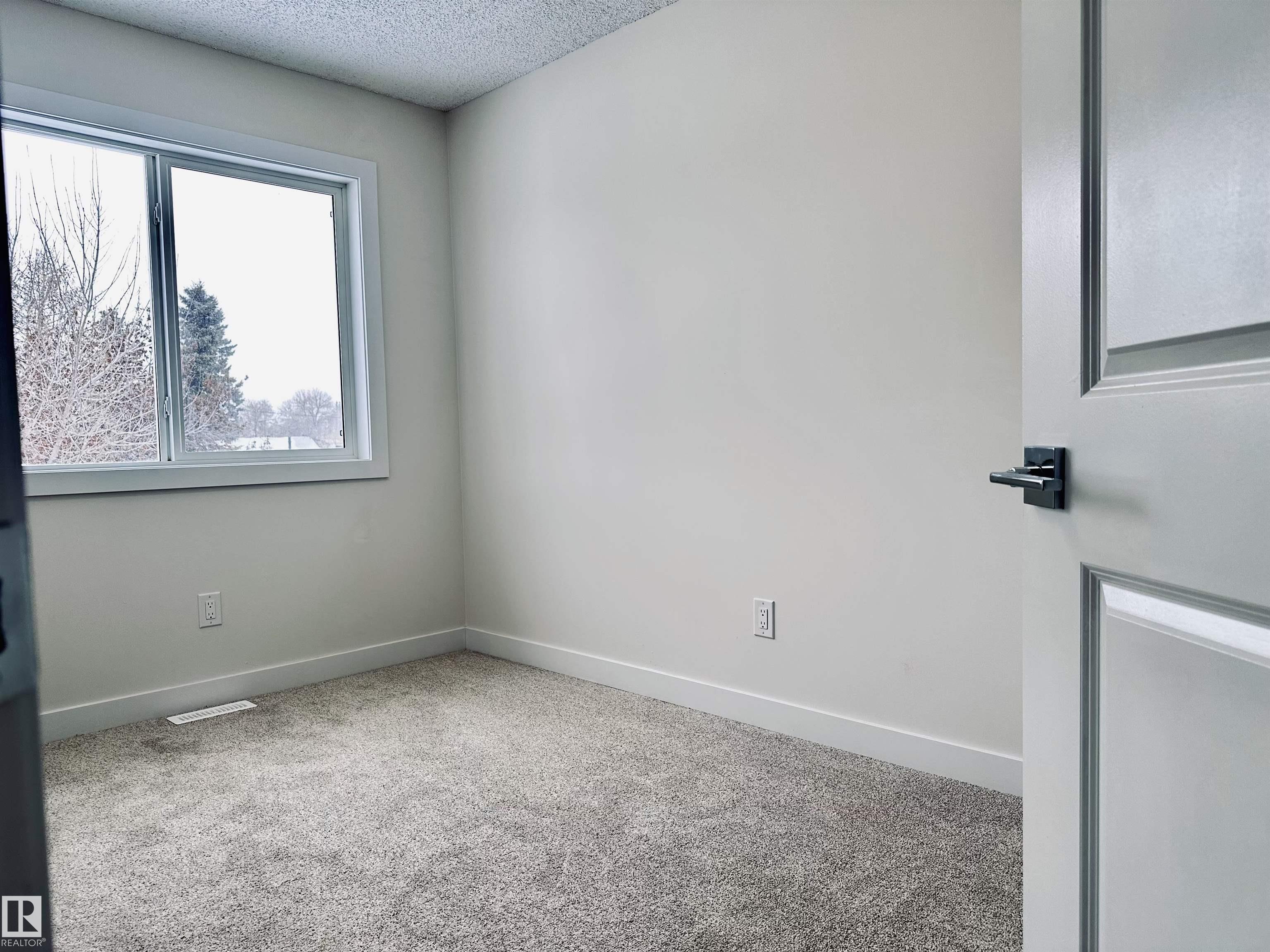 https://zimg.paragon.ice.com/ParagonImages/Property/PM/RAE/225400517/26/0/0/9f8b9c7748526fc3fc0bbfbe3d58ffc2/1/eb1d527171aa59d6603f4a534d572ebe/225400517-2E714770-7F12-4050-A40A-156F85E702BC.JPG