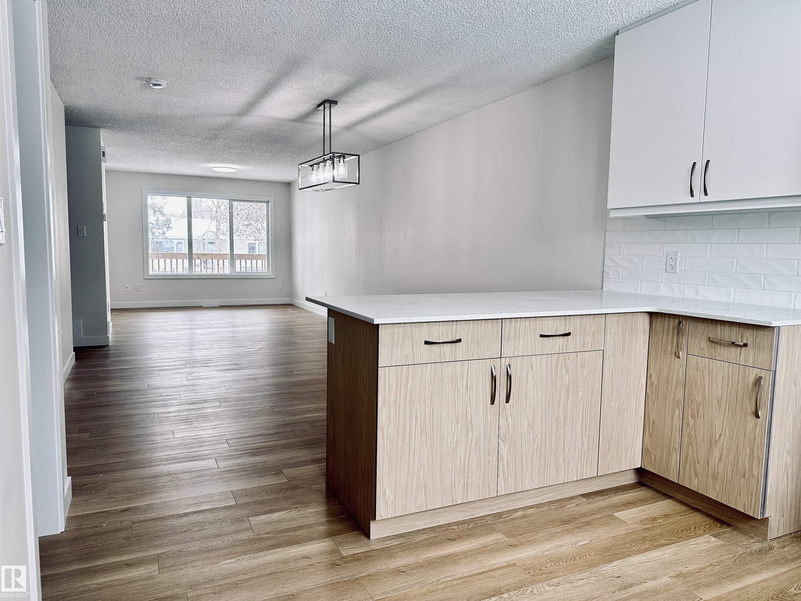 https://zimg.paragon.ice.com/ParagonImages/Property/PM/RAE/225400517/9/0/0/b433a9dad1c5da30428f9755986b38c8/1/eb1d527171aa59d6603f4a534d572ebe/225400517-E21E0E1F-276E-4F95-9EDE-8FBEAC35294D.JPG