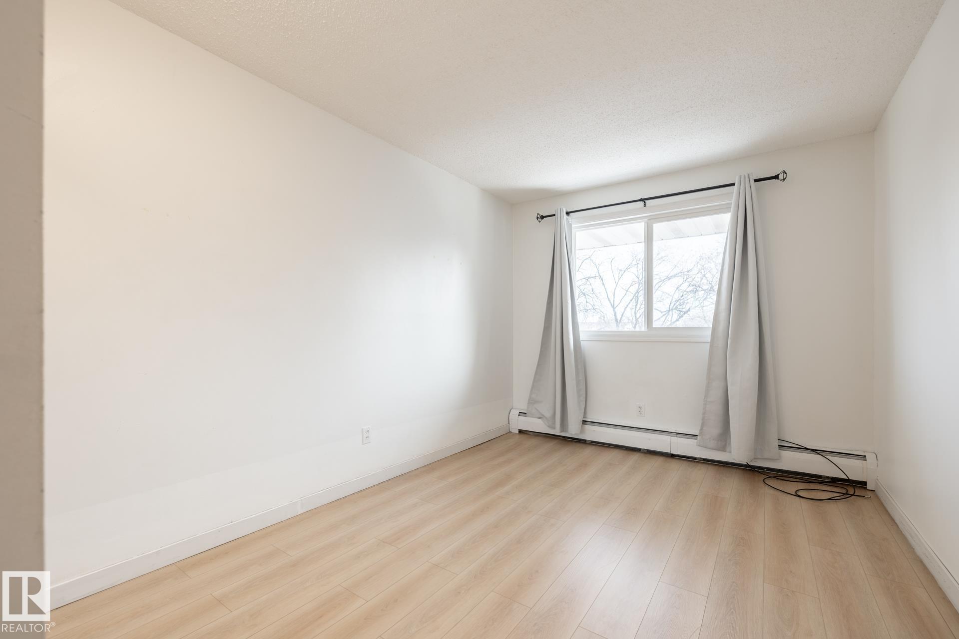 https://zimg.paragon.ice.com/ParagonImages/Property/PM/RAE/225400528/12/0/0/260c780326fce41c992444d13999c7f7/1/18c7cc4888238537824170fc483247b2/225400528-58e31a43-504d-418d-bea4-a7261579f8ef.JPG