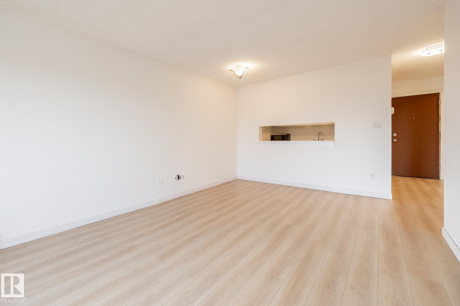 https://zimg.paragon.ice.com/ParagonImages/Property/PM/RAE/225400528/8/0/0/c98e54218a7e69e1e09a4a6c60dea443/1/18c7cc4888238537824170fc483247b2/225400528-bb760b30-5df2-4114-9f41-ce7c433634af.JPG