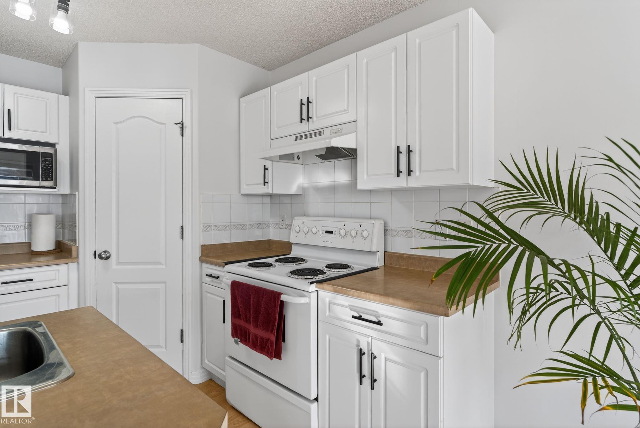 https://zimg.paragon.ice.com/ParagonImages/Property/PM/RAE/225400529/13/0/0/198764004338f8c5f31303fd98a169d4/1/d49c9340cf298cbe2671e430170dc7b4/225400529-cc9cbfb5-5266-4a8b-a2ee-1b3e42bef90b.JPG