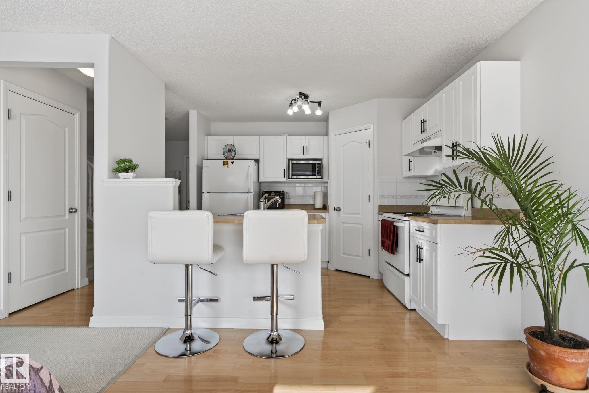 https://zimg.paragon.ice.com/ParagonImages/Property/PM/RAE/225400529/15/0/0/036b3b6c91226b407babd0fd569f5692/1/d49c9340cf298cbe2671e430170dc7b4/225400529-5b29c60c-eb5d-4821-9958-939a5751a5ff.JPG