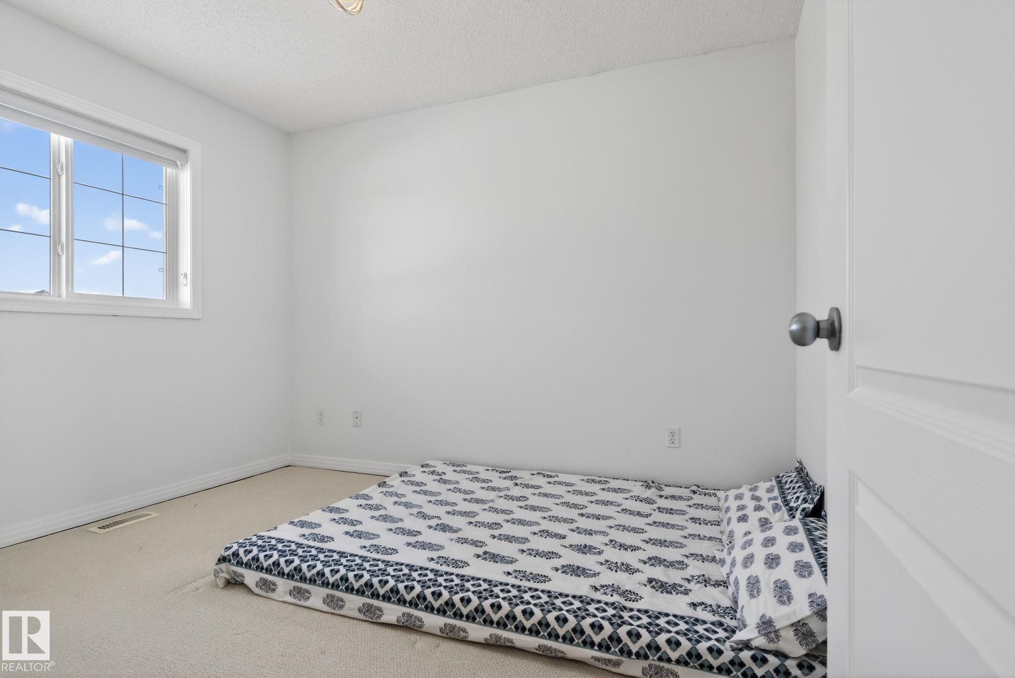 https://zimg.paragon.ice.com/ParagonImages/Property/PM/RAE/225400529/29/0/0/bde43b002720b789f0ce905e6db162d6/1/d49c9340cf298cbe2671e430170dc7b4/225400529-a645d5d2-db1c-48d1-ba94-4860aa088660.JPG
