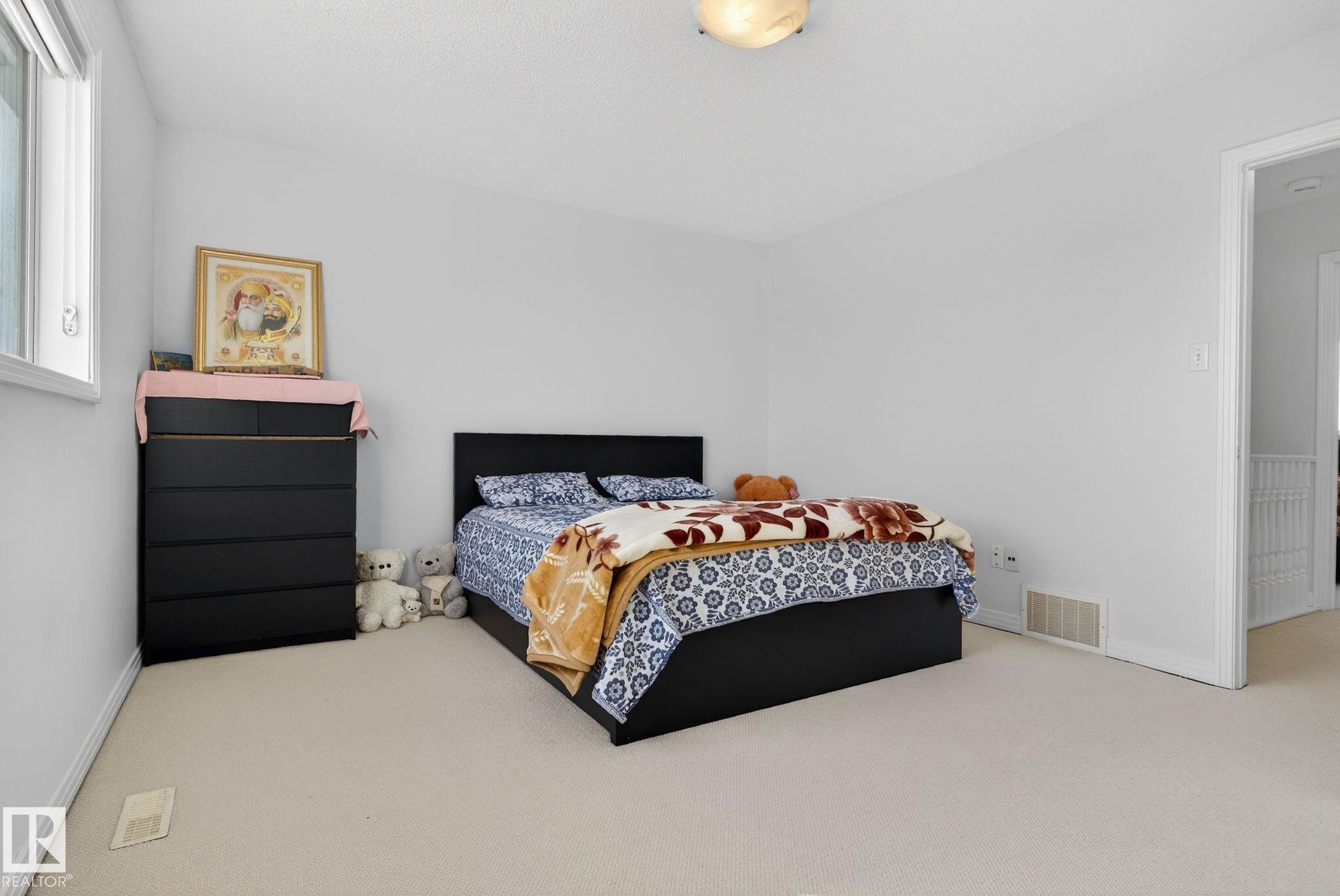 https://zimg.paragon.ice.com/ParagonImages/Property/PM/RAE/225400529/31/0/0/7a33af914cb809430183b351e38f0c7d/1/d49c9340cf298cbe2671e430170dc7b4/225400529-98d64127-0633-430a-a3d8-b39d9ca69882.JPG