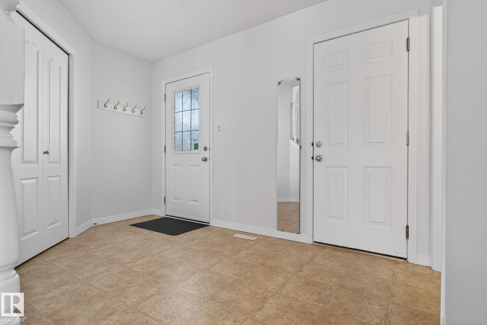https://zimg.paragon.ice.com/ParagonImages/Property/PM/RAE/225400529/5/0/0/6b84a8e29616542e6a590beb823bf584/1/d49c9340cf298cbe2671e430170dc7b4/225400529-0dc40a7d-94ea-4ce4-ba14-f71a5900fe37.JPG