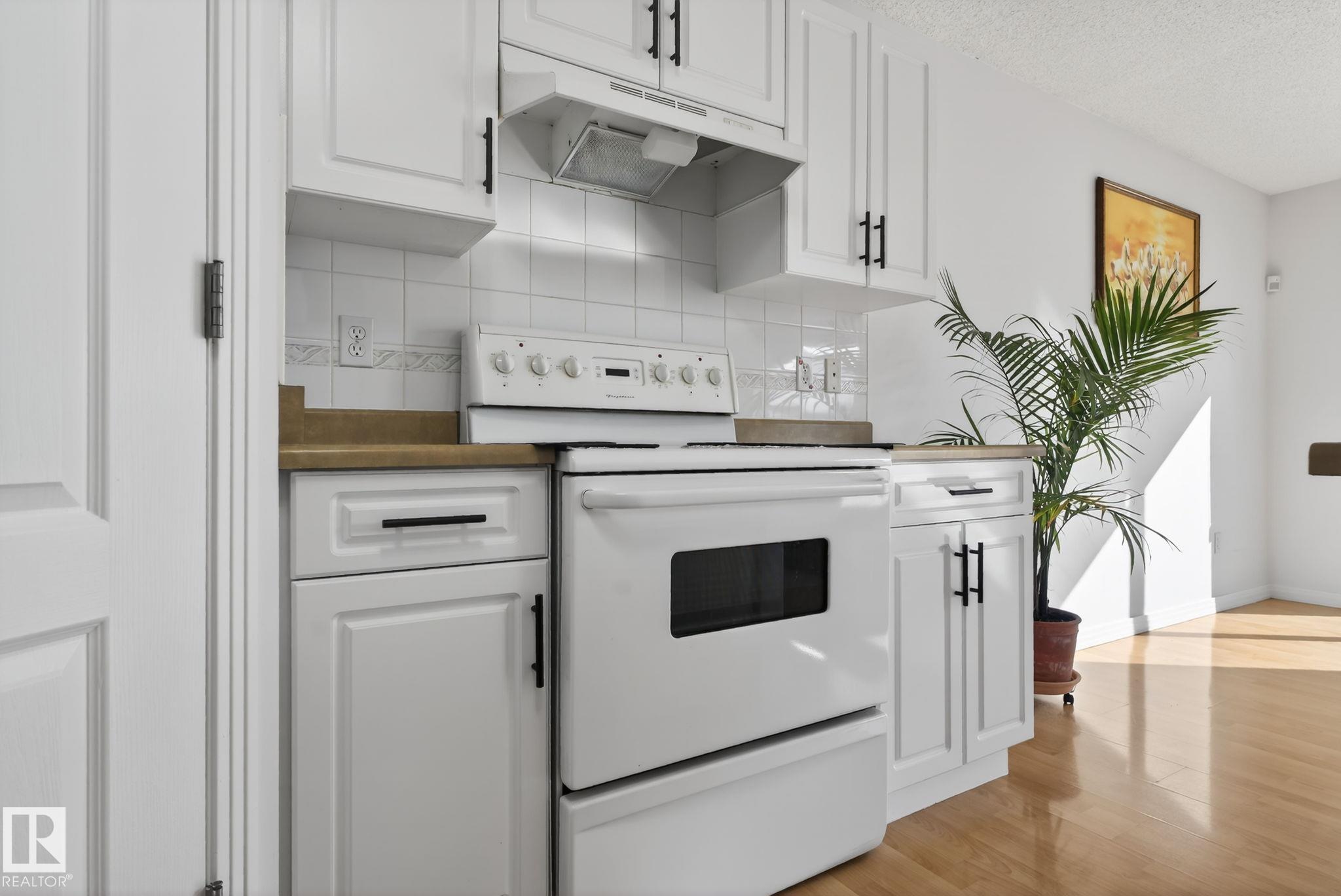 https://zimg.paragon.ice.com/ParagonImages/Property/PM/RAE/225400529/9/0/0/75ebf83f3a117f7383407b8345dc3f55/1/d49c9340cf298cbe2671e430170dc7b4/225400529-586899a5-c33a-493b-bc69-bfda20d74965.JPG