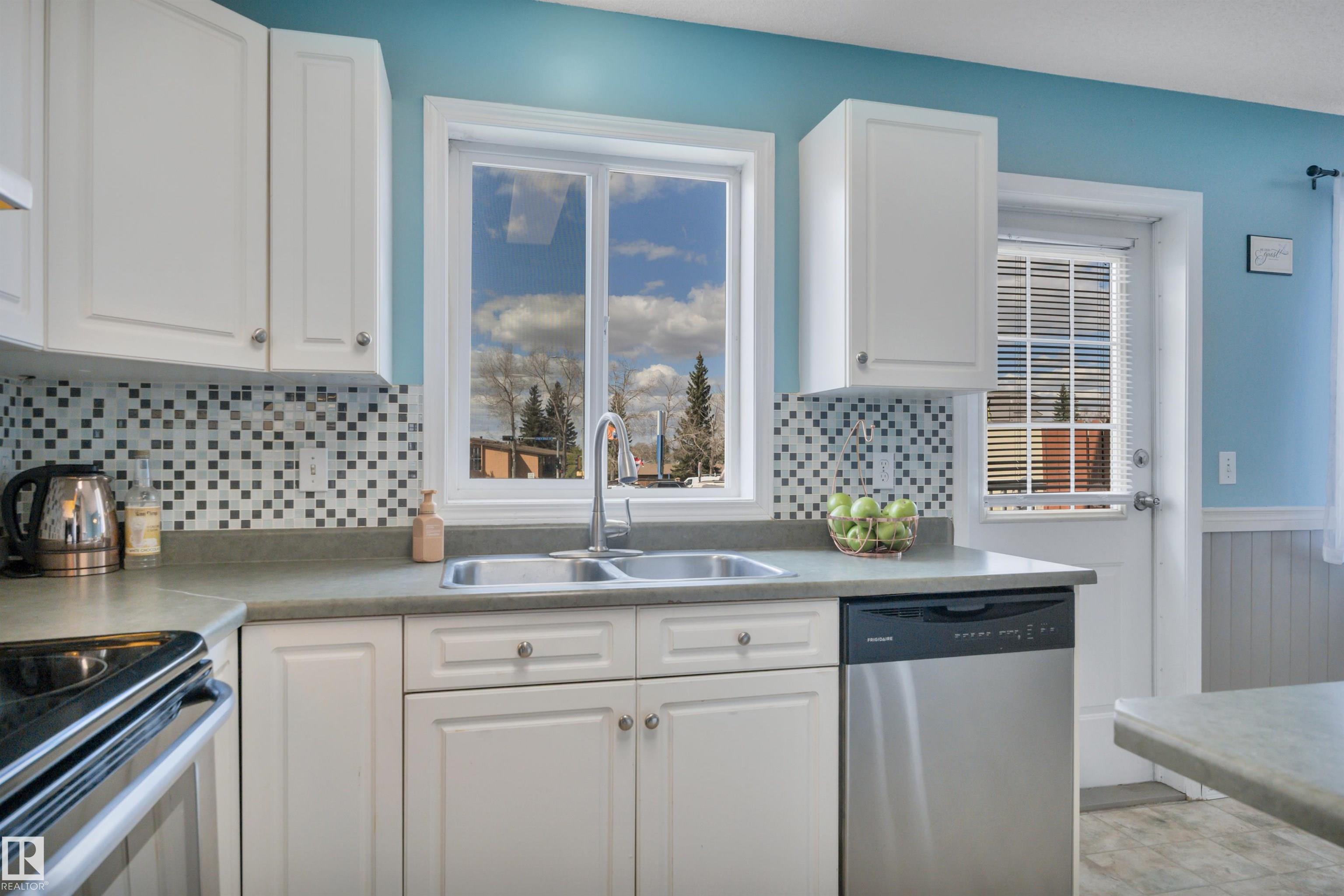 Photo 18 at 102 - 4415 South Park Drive, South Park, Leduc