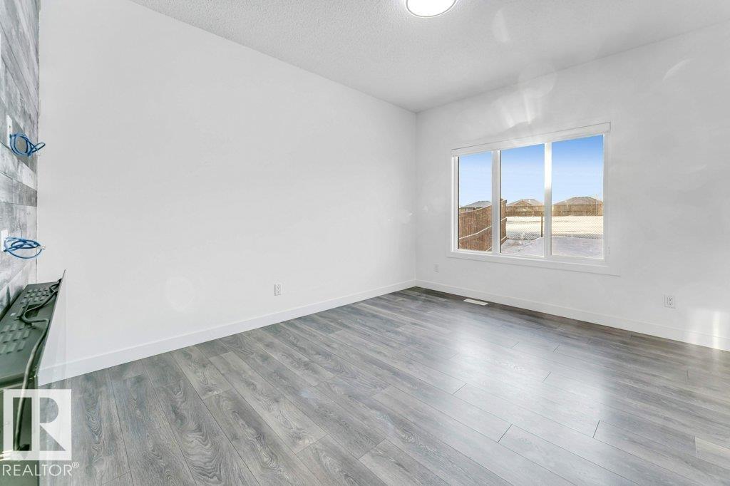 https://zimg.paragon.ice.com/ParagonImages/Property/PM/RAE/225400538/21/0/0/2c73b5291e634f8472877d711c200670/1/6d98ab0e187c6a4b85922c8a548ae530/225400538-D9916C97-6DF6-4F46-8F27-182B47489159.JPG