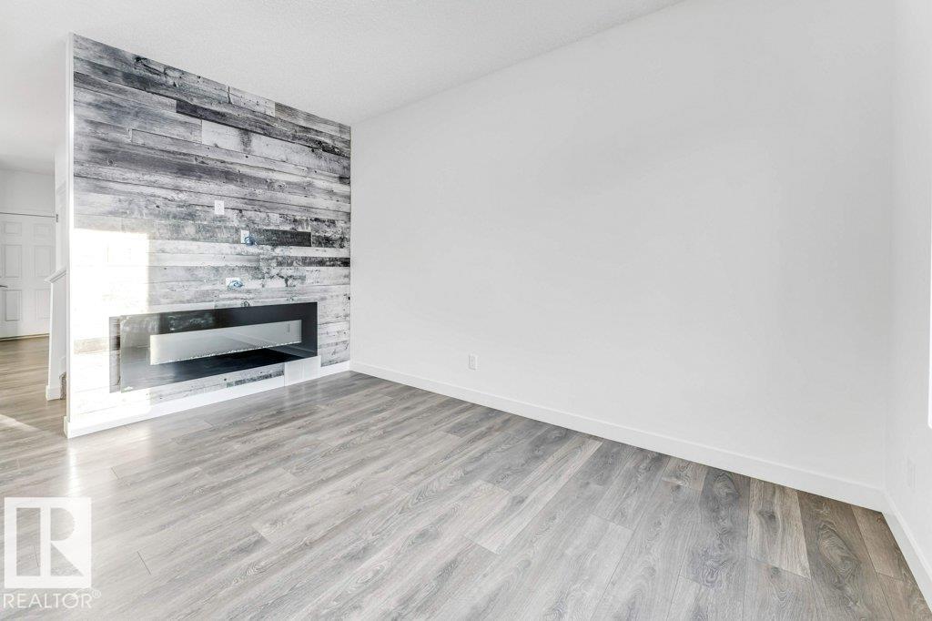https://zimg.paragon.ice.com/ParagonImages/Property/PM/RAE/225400538/22/0/0/a1891dcebbd7dec66c3520abf773912d/1/6d98ab0e187c6a4b85922c8a548ae530/225400538-B9E3928C-916B-43AF-98DE-3337EE7AC8E9.JPG