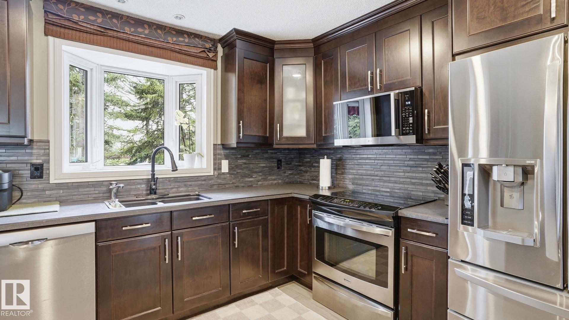 Photo 15 at 27 Addison Crescent, Akinsdale, St. Albert