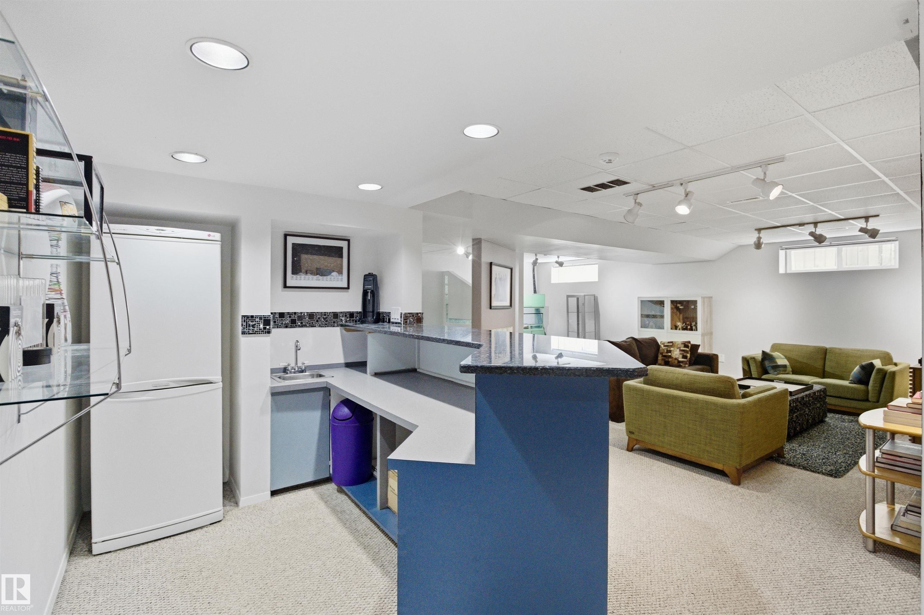 https://zimg.paragon.ice.com/ParagonImages/Property/PM/RAE/225400542/34/0/0/ea8c39312ecaf7cad4015de3c42243e8/1/d0abde40b70cbe9044c95af9953a5cde/225400542-15f65652-b290-48dd-ad84-8691fdca5463.JPG