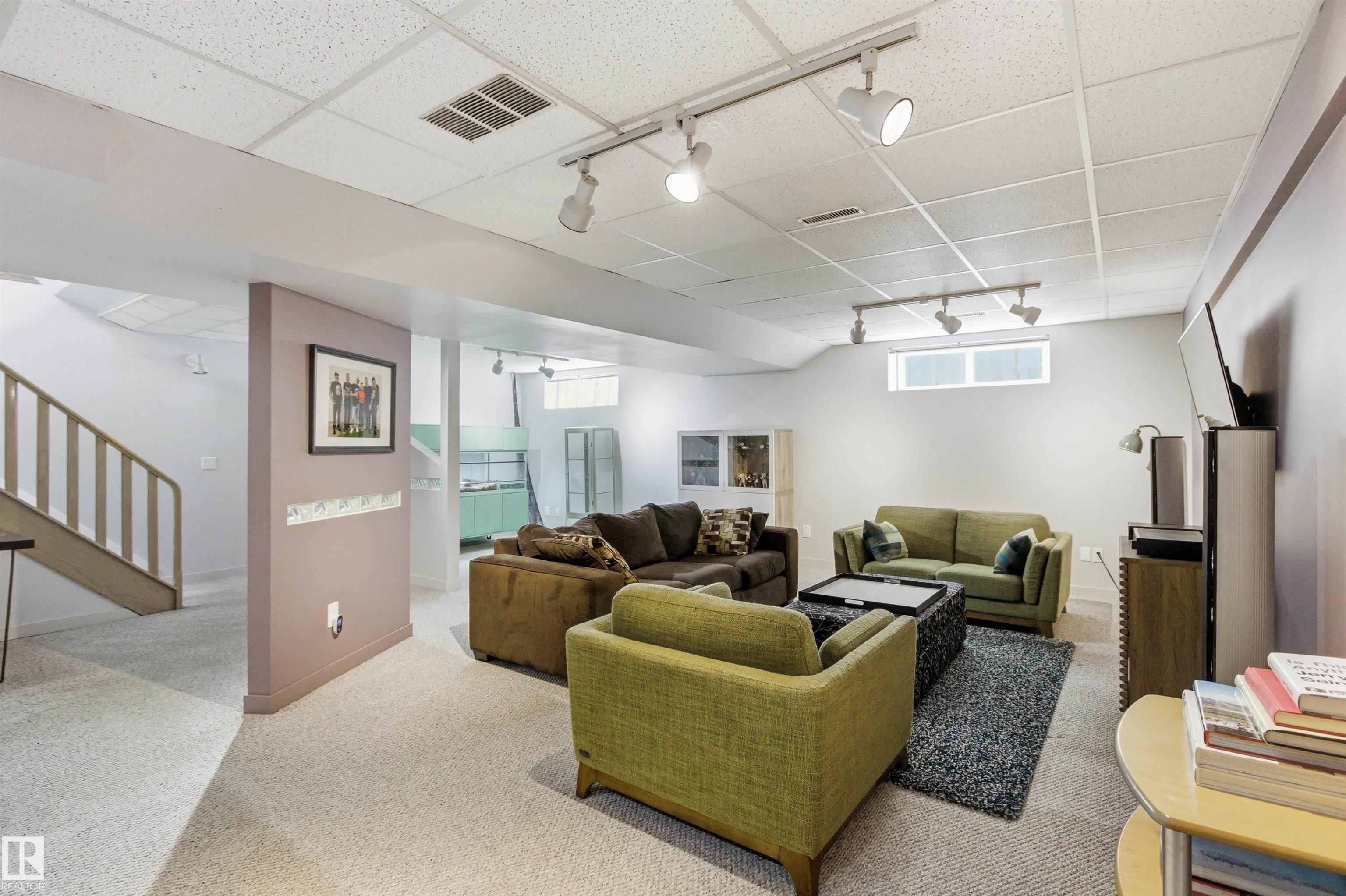 https://zimg.paragon.ice.com/ParagonImages/Property/PM/RAE/225400542/35/0/0/8dd34d403ef82b9fedbb2014907df931/1/d0abde40b70cbe9044c95af9953a5cde/225400542-dd214f7b-859c-47d6-96c6-c129fb1a641f.JPG